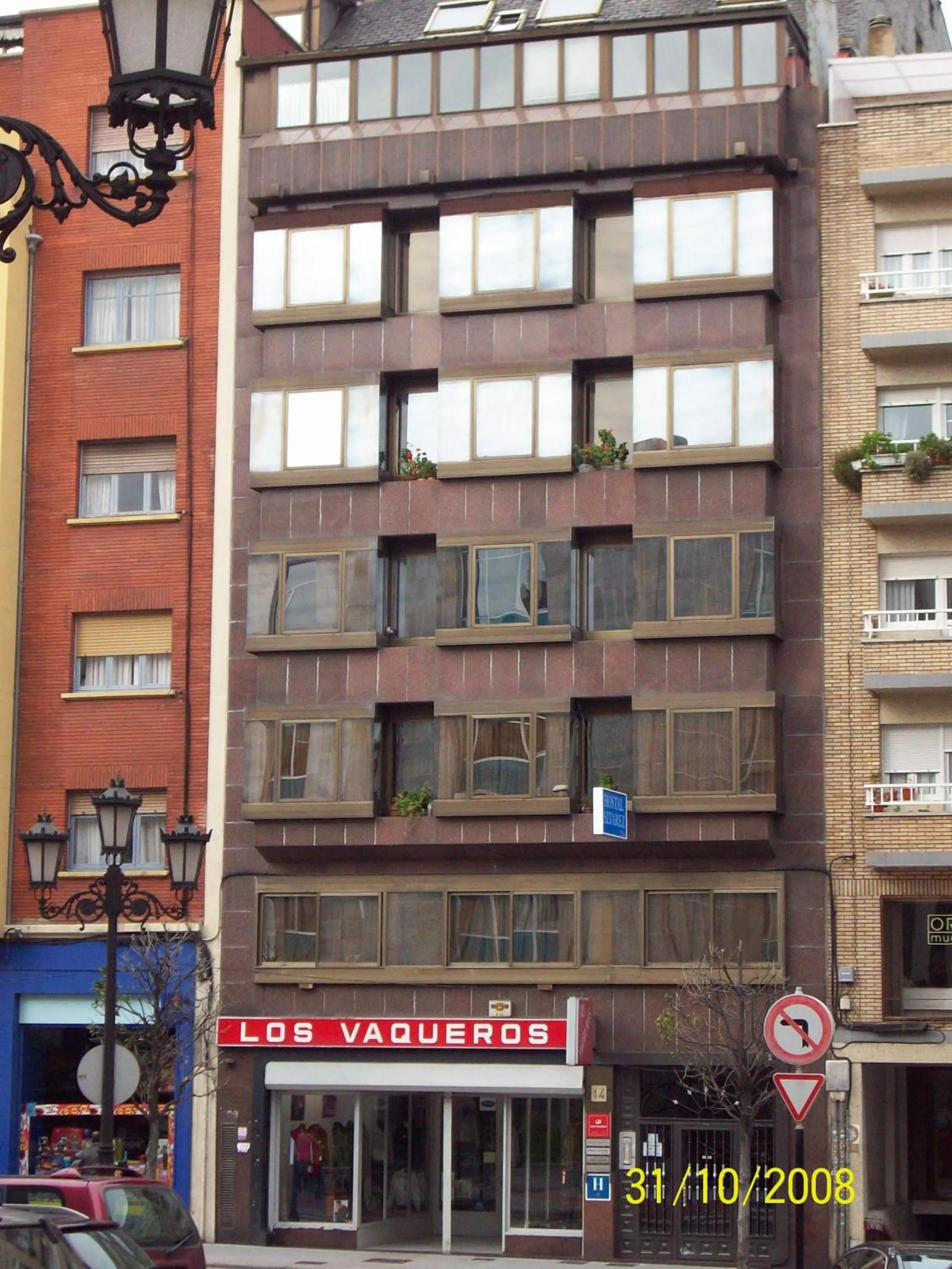 Facade/entrance in Hostal Álvarez