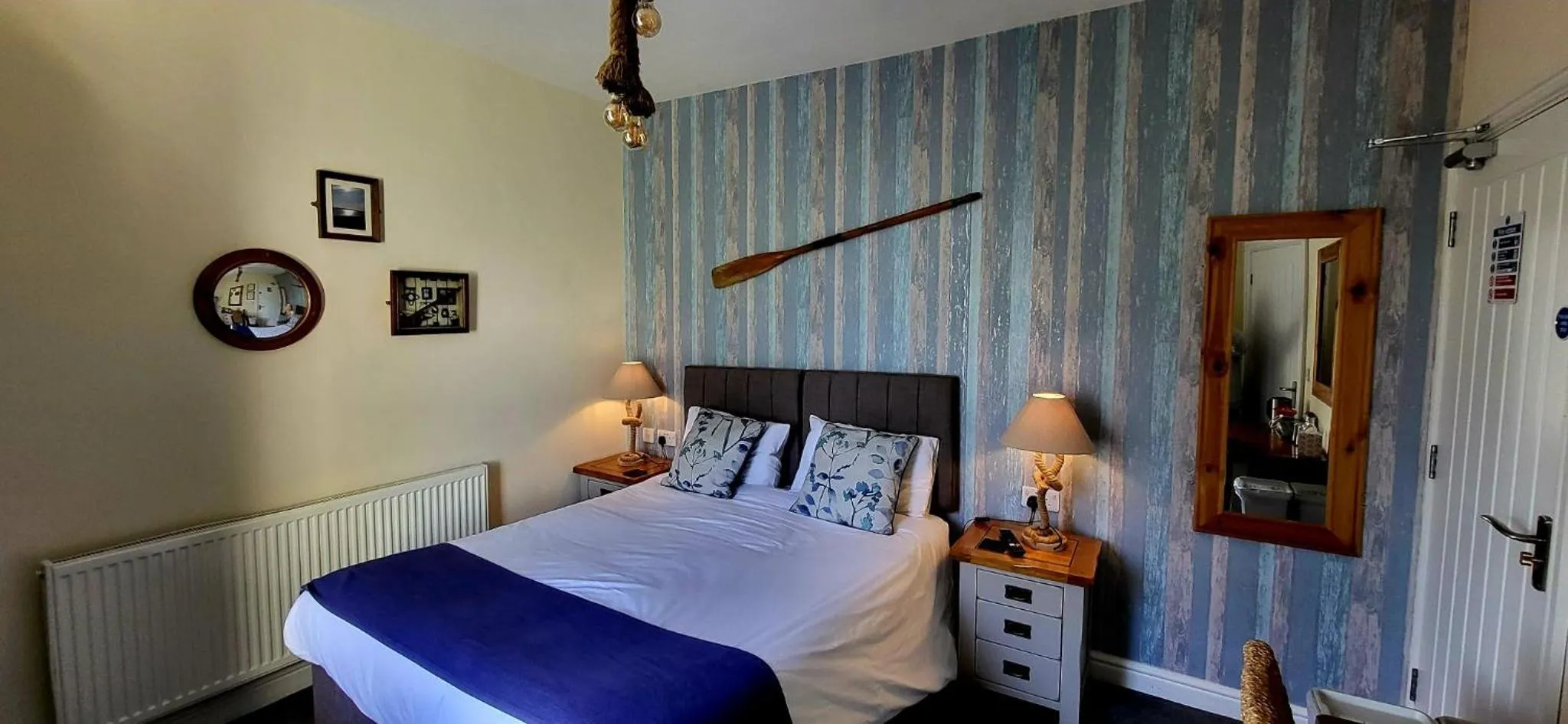 Photo of the whole room, Bed in Ensuite Bed And Breakfast Rooms At The Ring Pub