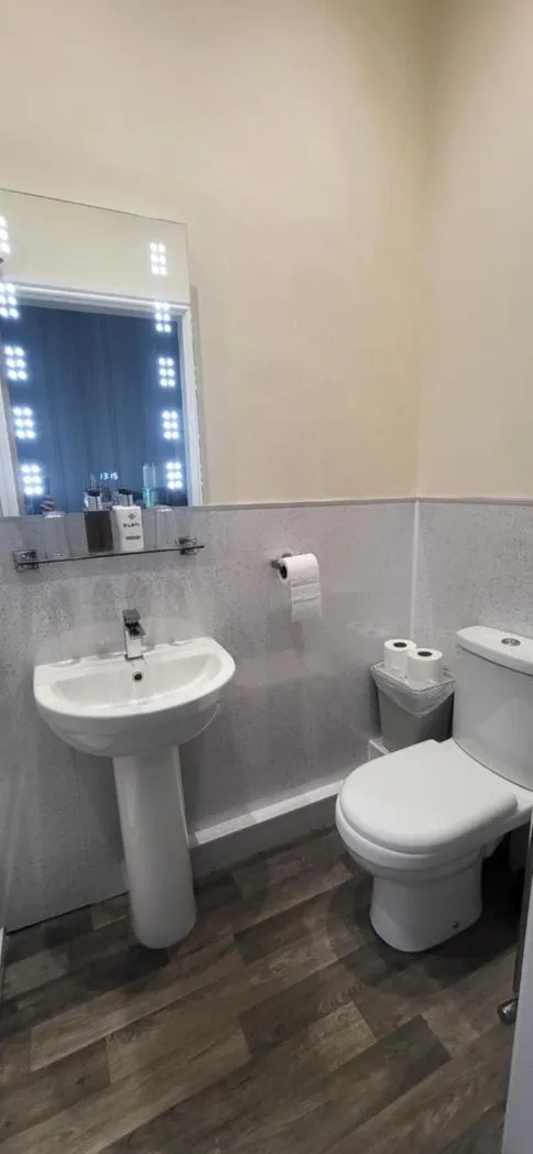 Bathroom in Ensuite Bed And Breakfast Rooms At The Ring Pub