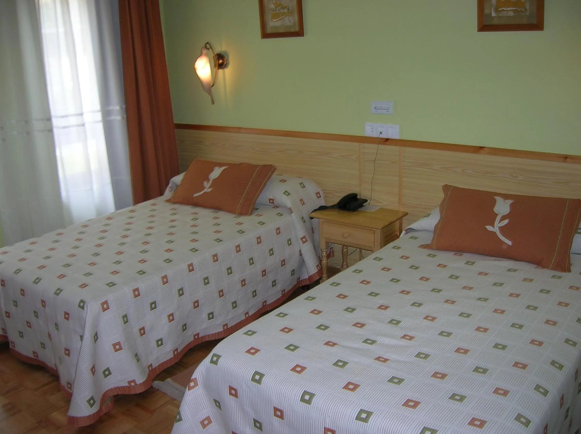 Photo of the whole room, Bed in Hotel San Briz