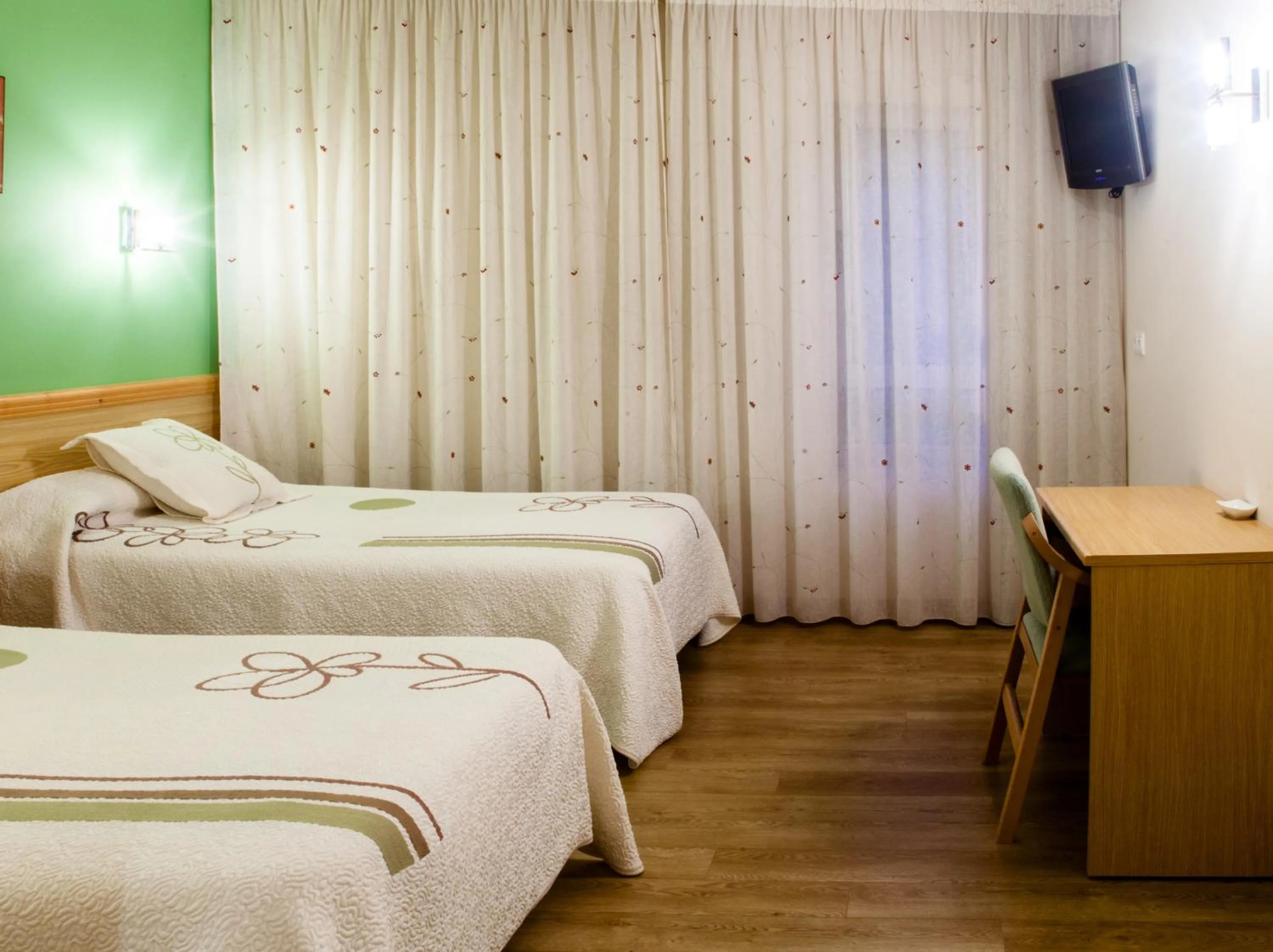 Photo of the whole room, Bed in Hotel San Briz