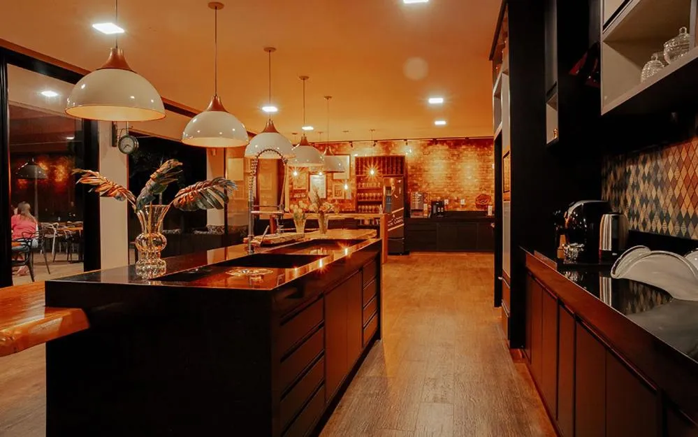 Communal kitchen in Pousada Quinta dos Cabeças