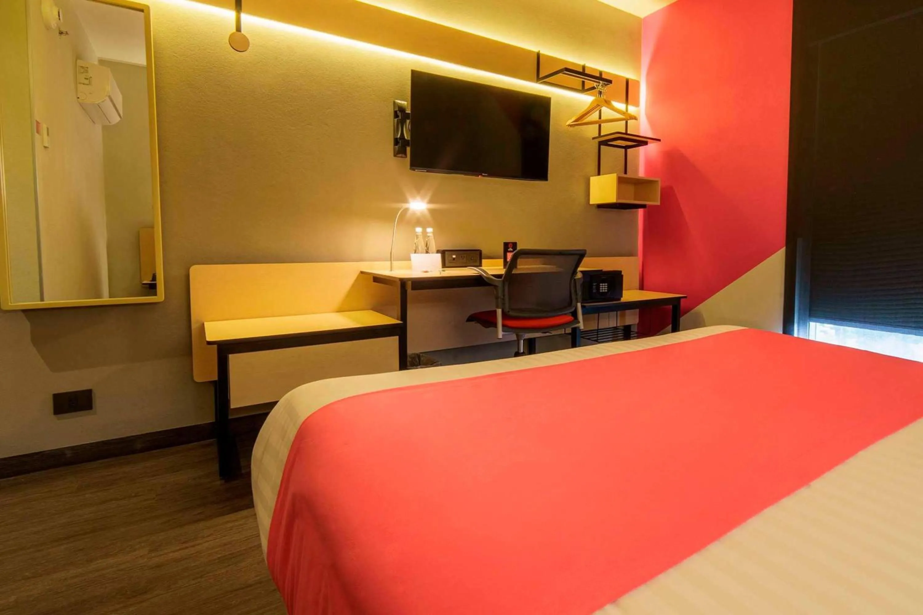 Photo of the whole room, Bed in Hotel MX mas cuautitlan Izcalli, Trademark by Wyndham