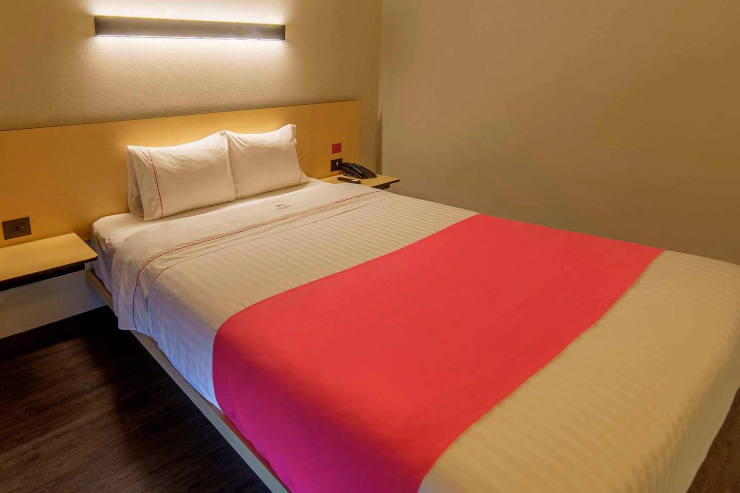 Photo of the whole room, Bed in Hotel MX mas cuautitlan Izcalli, Trademark by Wyndham