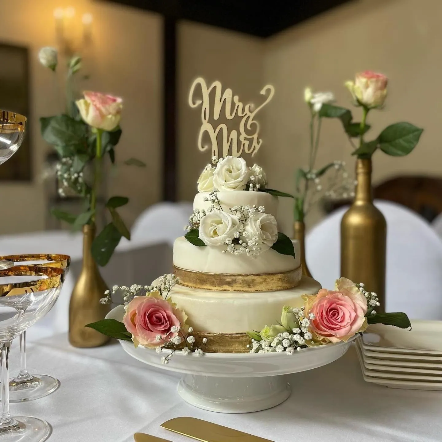 Dining area in Amical Hotel