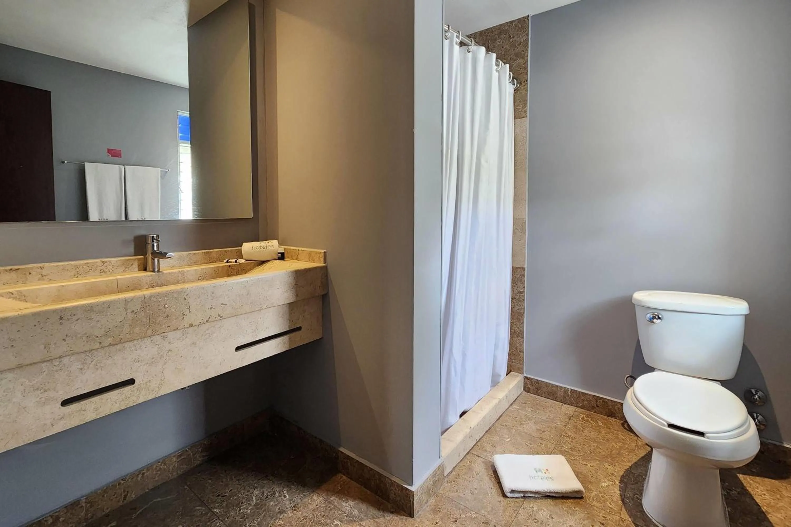 Bathroom in Hotel MX forum buenavista CDMX, Trademark by Wyndham