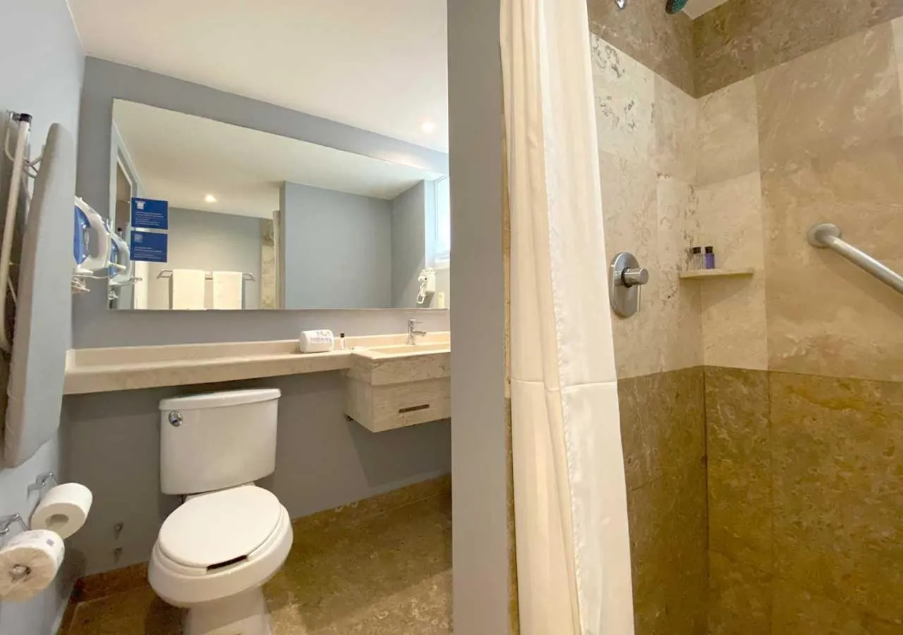 Bathroom in Hotel MX forum buenavista