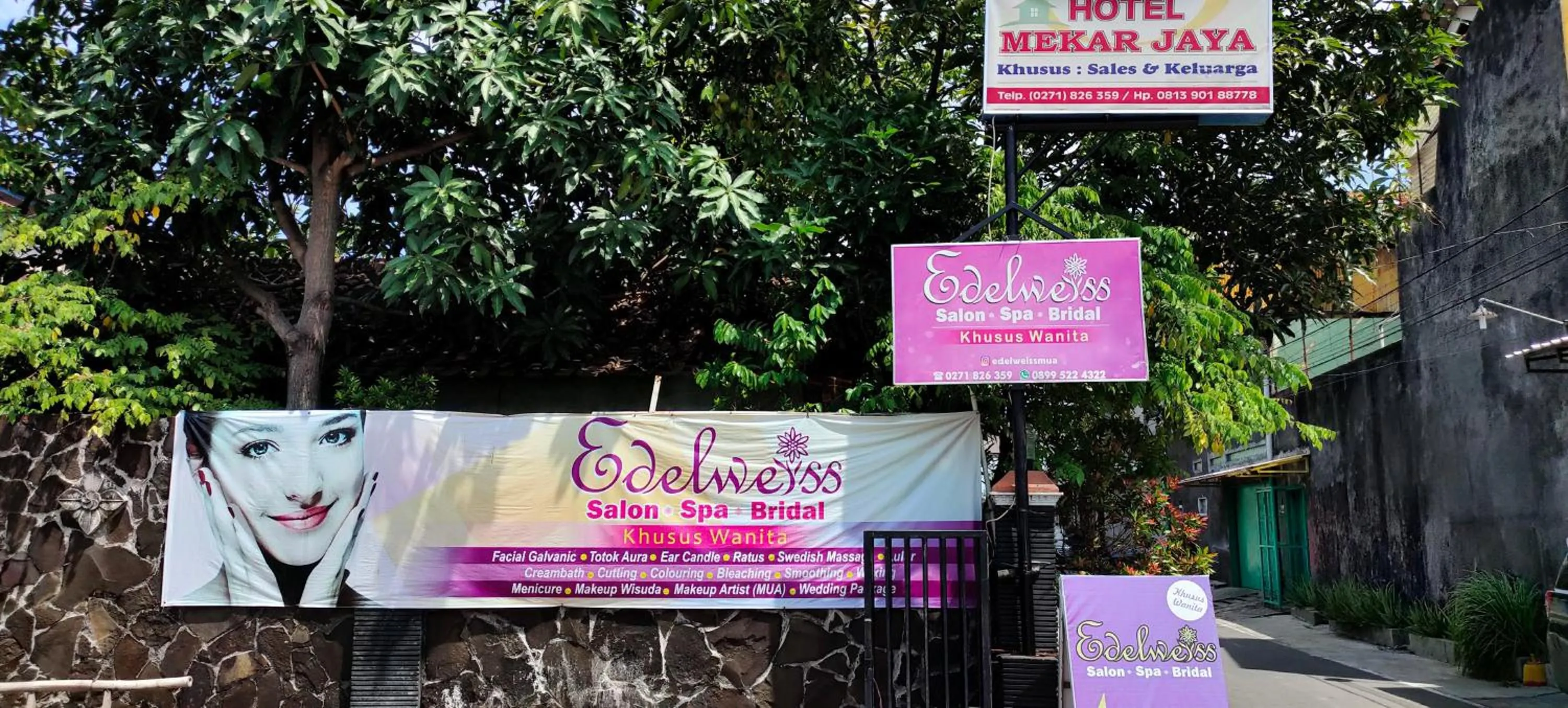 Facade/entrance in Hotel Keluarga Mekar Jaya Syariah Near UNS Solo