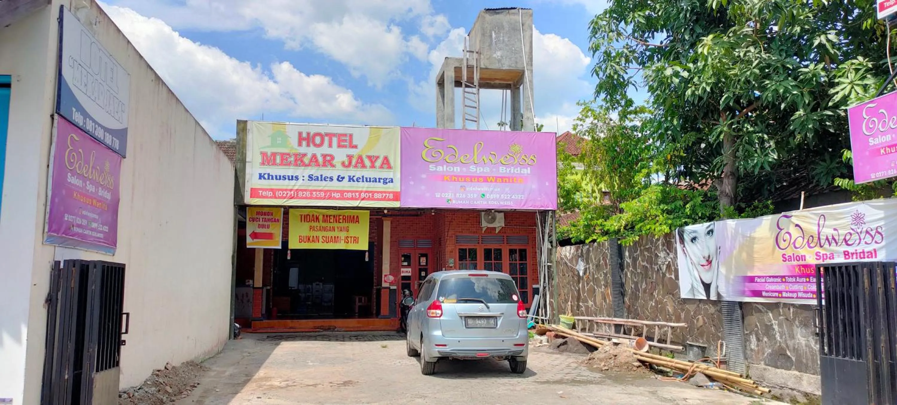 Property building in Hotel Keluarga Mekar Jaya Syariah Near UNS Solo