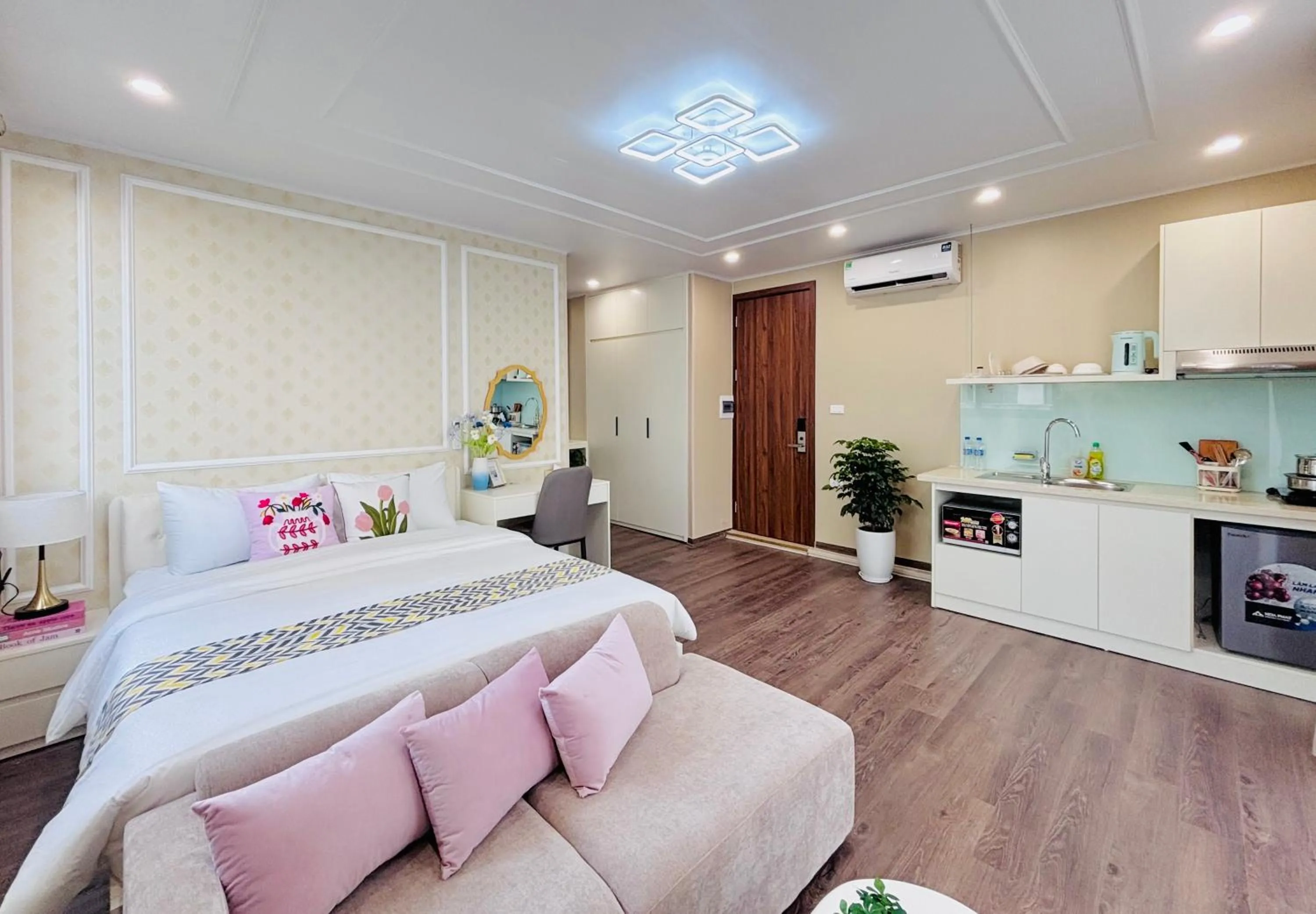 Photo of the whole room in T98 Westlake Quang An - Tay ho Center Garden View Studio!