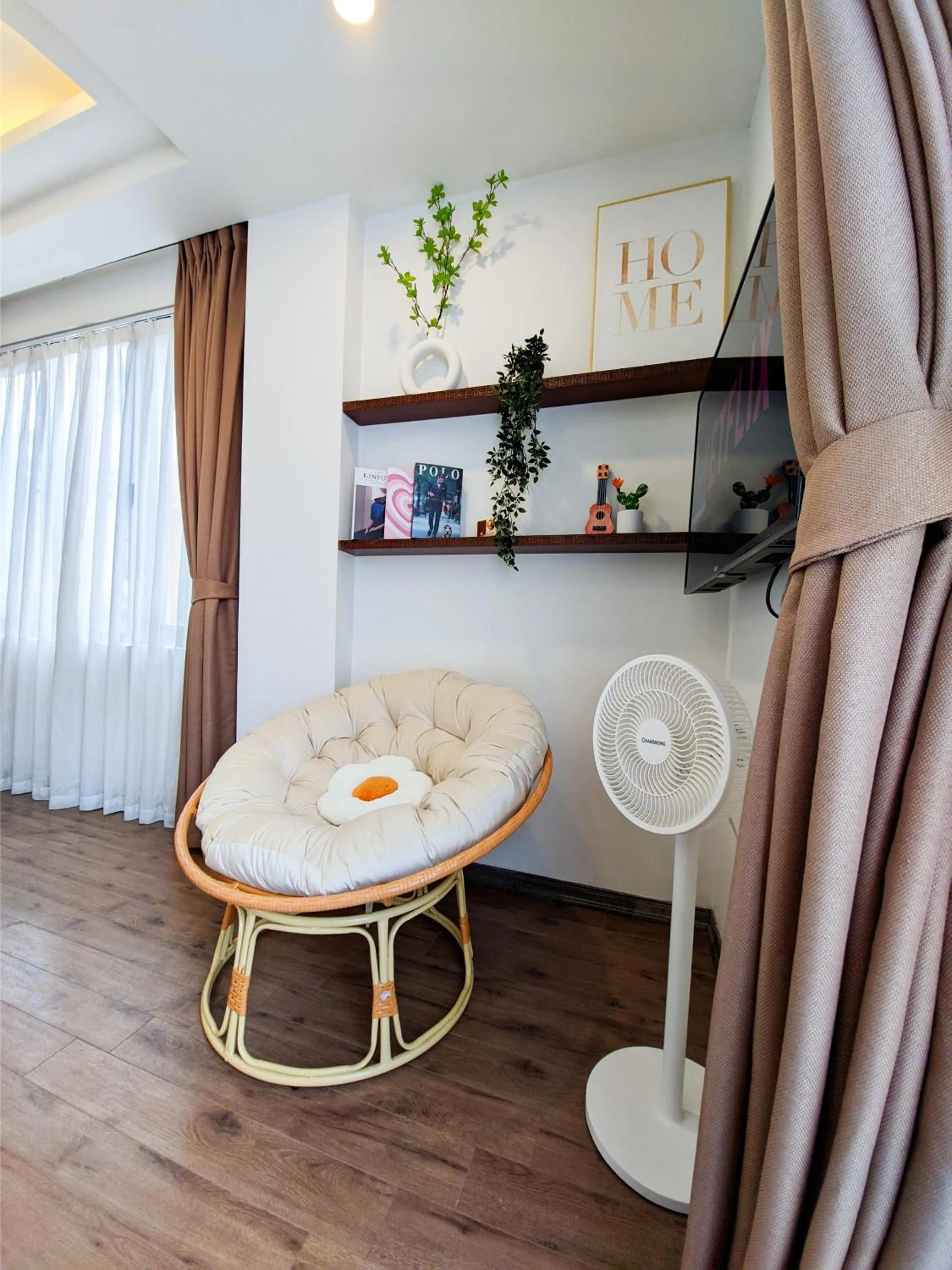 Guests in T98 Westlake Quang An - Tay ho Center Garden View Studio!