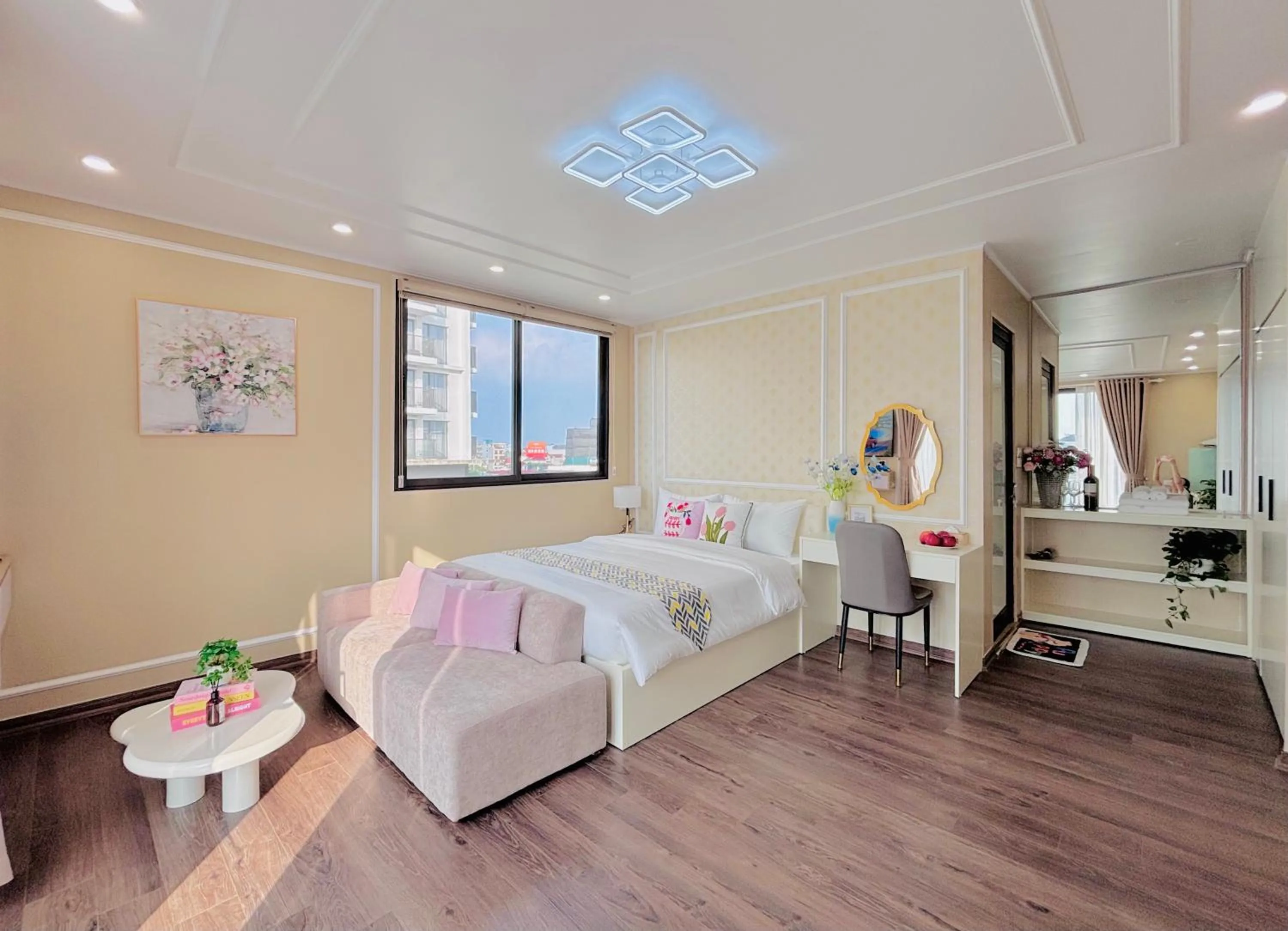 Bed in T98 Westlake Quang An - Tay ho Center Garden View Studio!