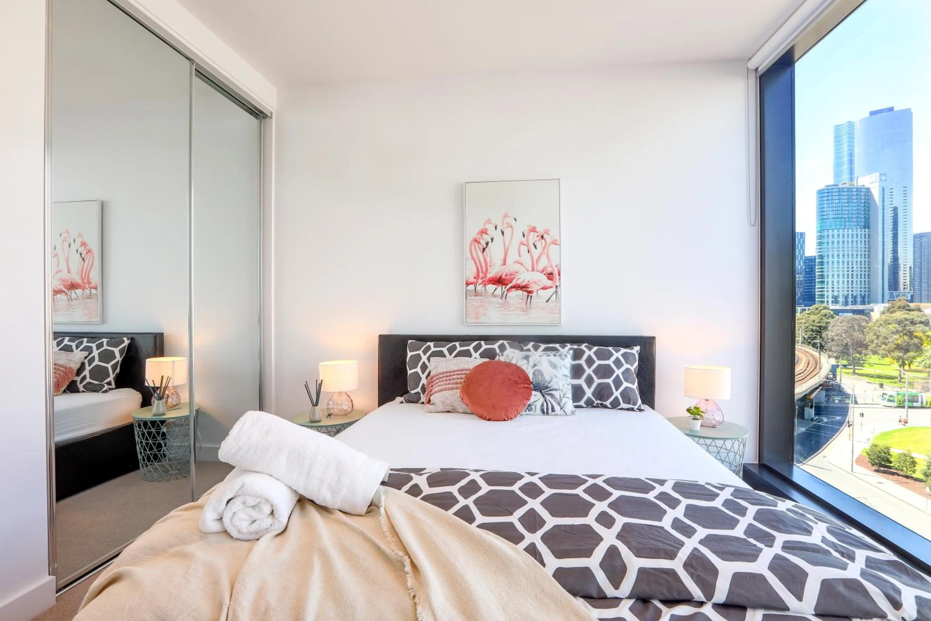 Bedroom, Bed in KOZYGURU DOCKLANDS MODERN COZY 1 BED ROOM UNIT MELBOURNE VDO628