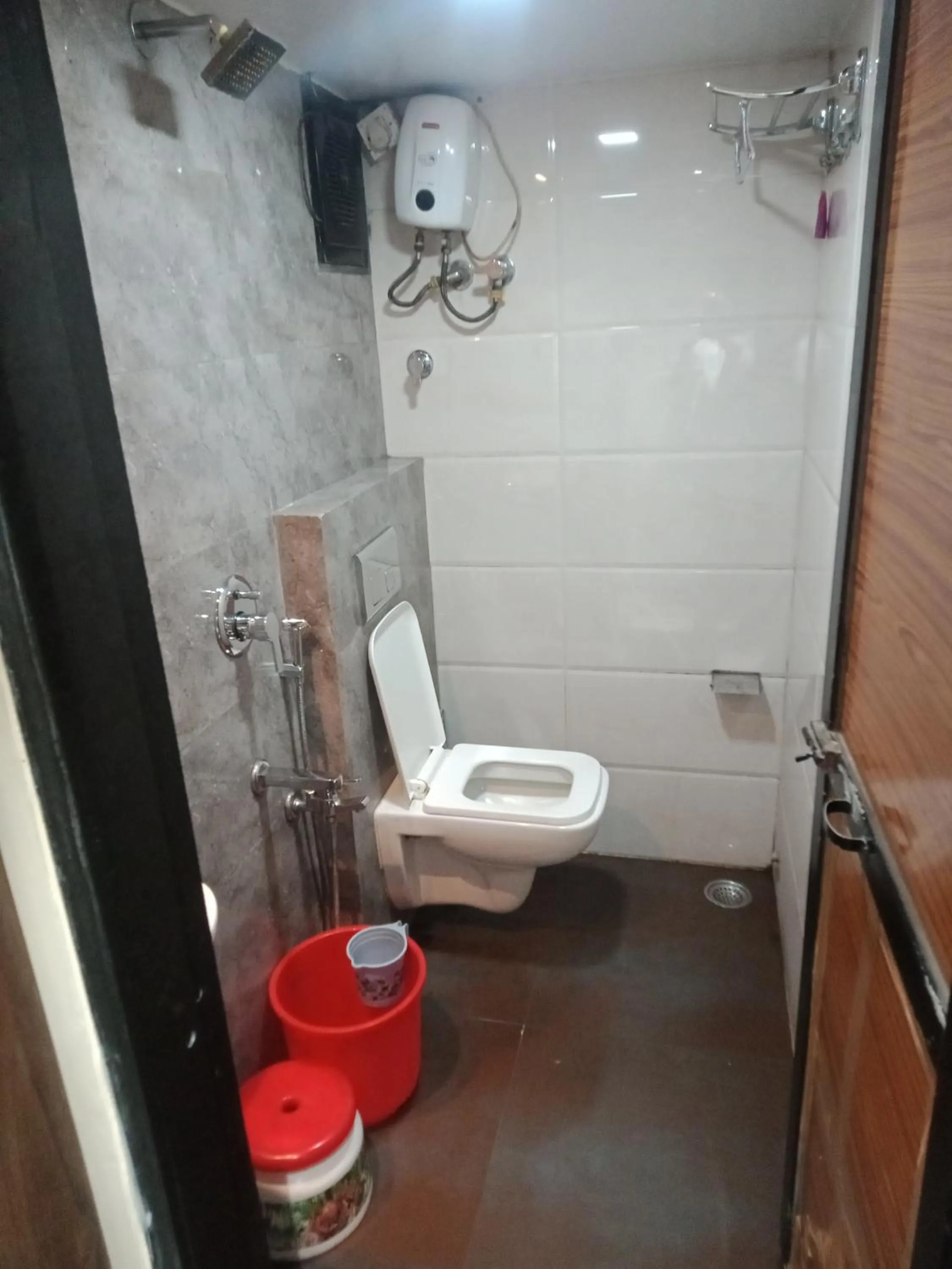 Shower in Hotel Castle Inn