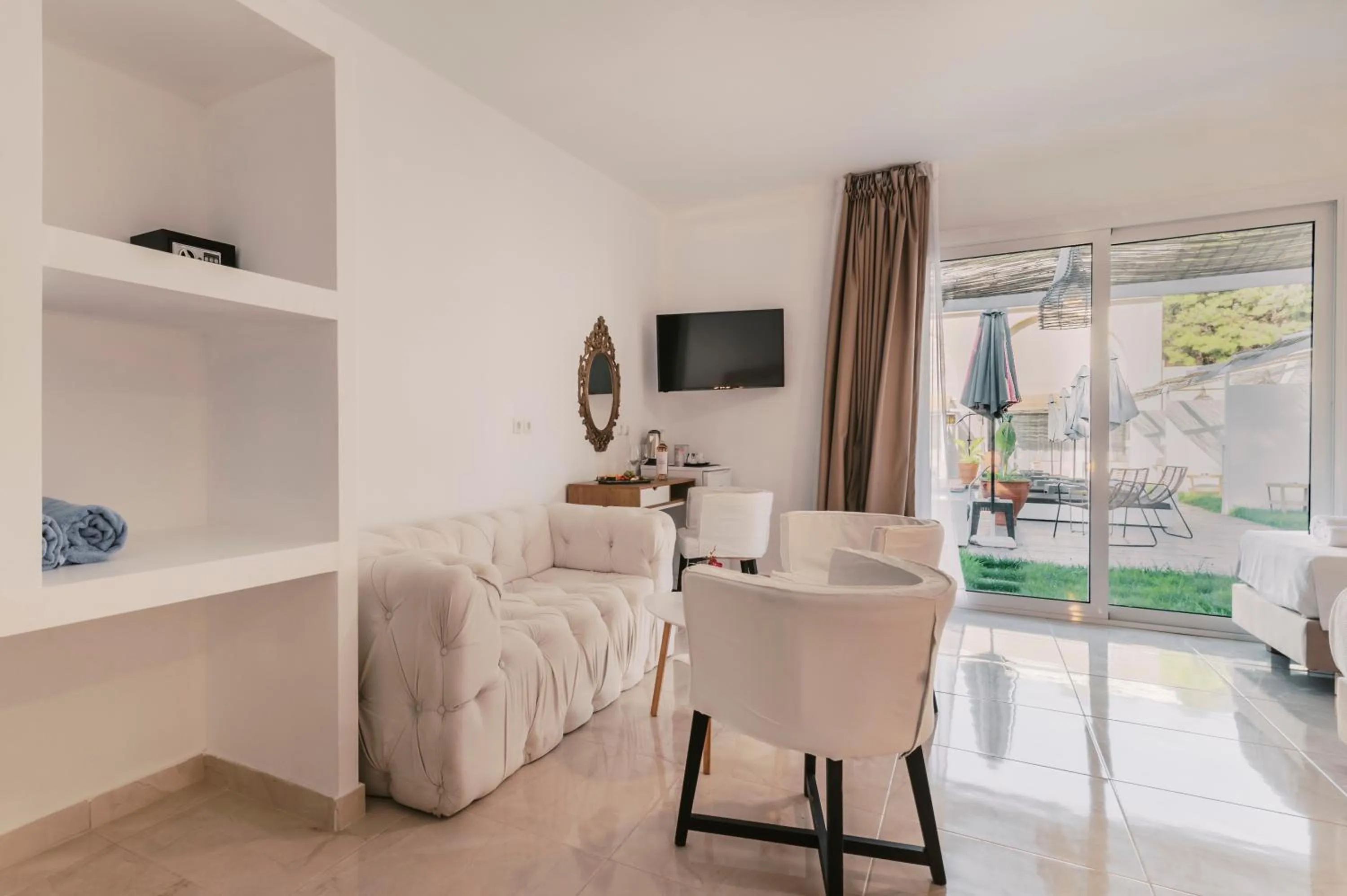 Seating area in Bamboo Suites Hotel - Adults Only