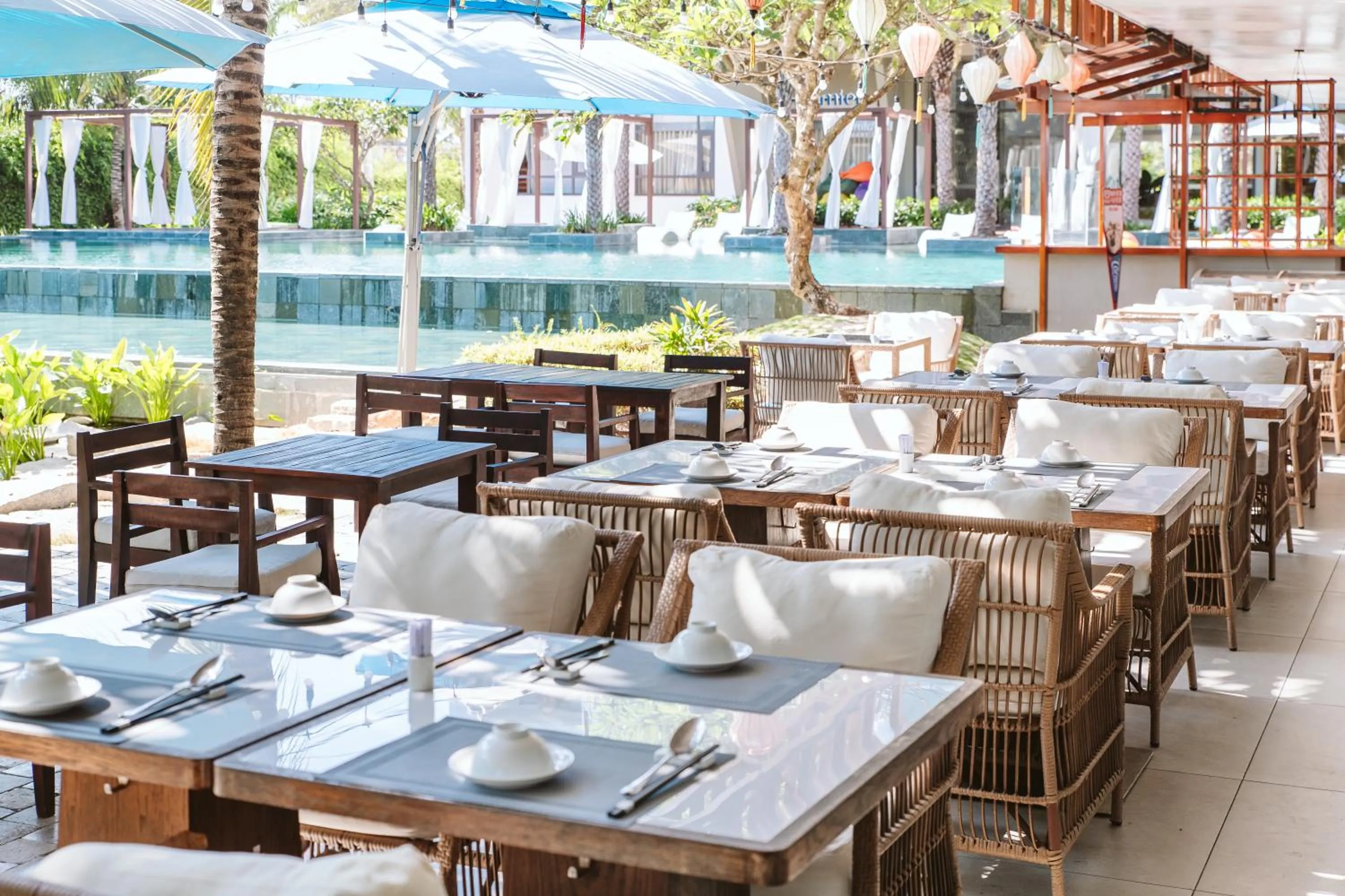 Restaurant/places to eat in Le Palmier Ho Tram Resort - Beachfront with Private Beach