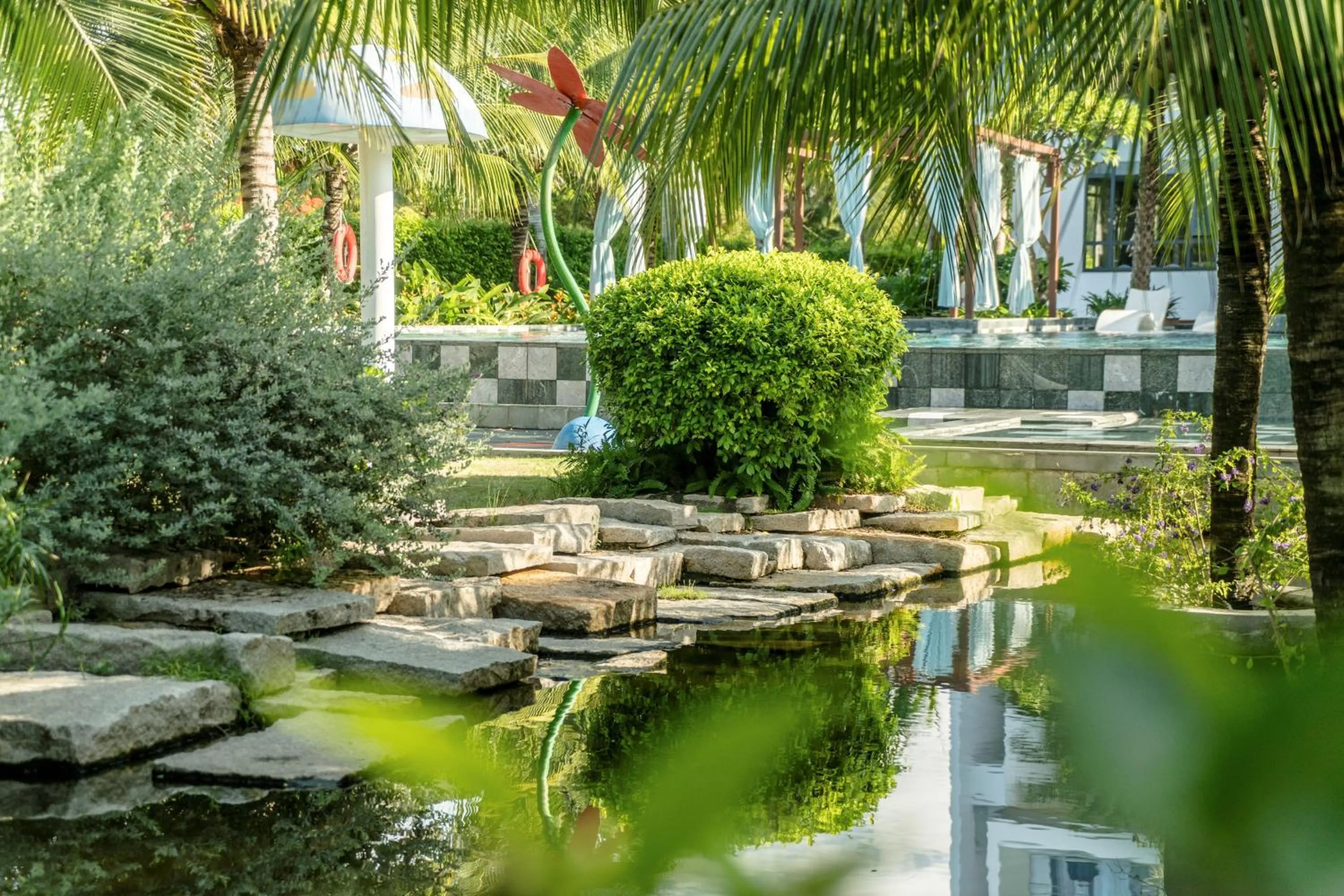 Restaurant/places to eat in Le Palmier Ho Tram Resort - Beachfront with Private Beach