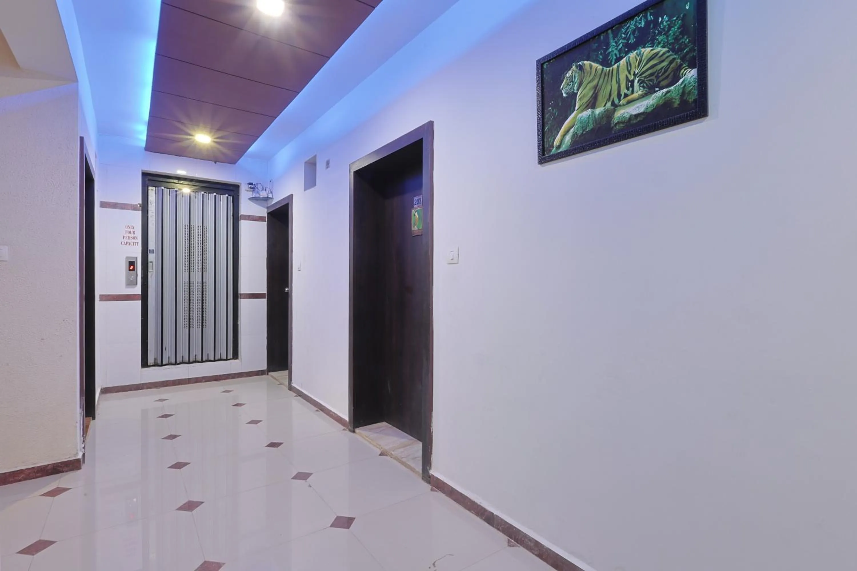 elevator in Hotel Gir Scintilla