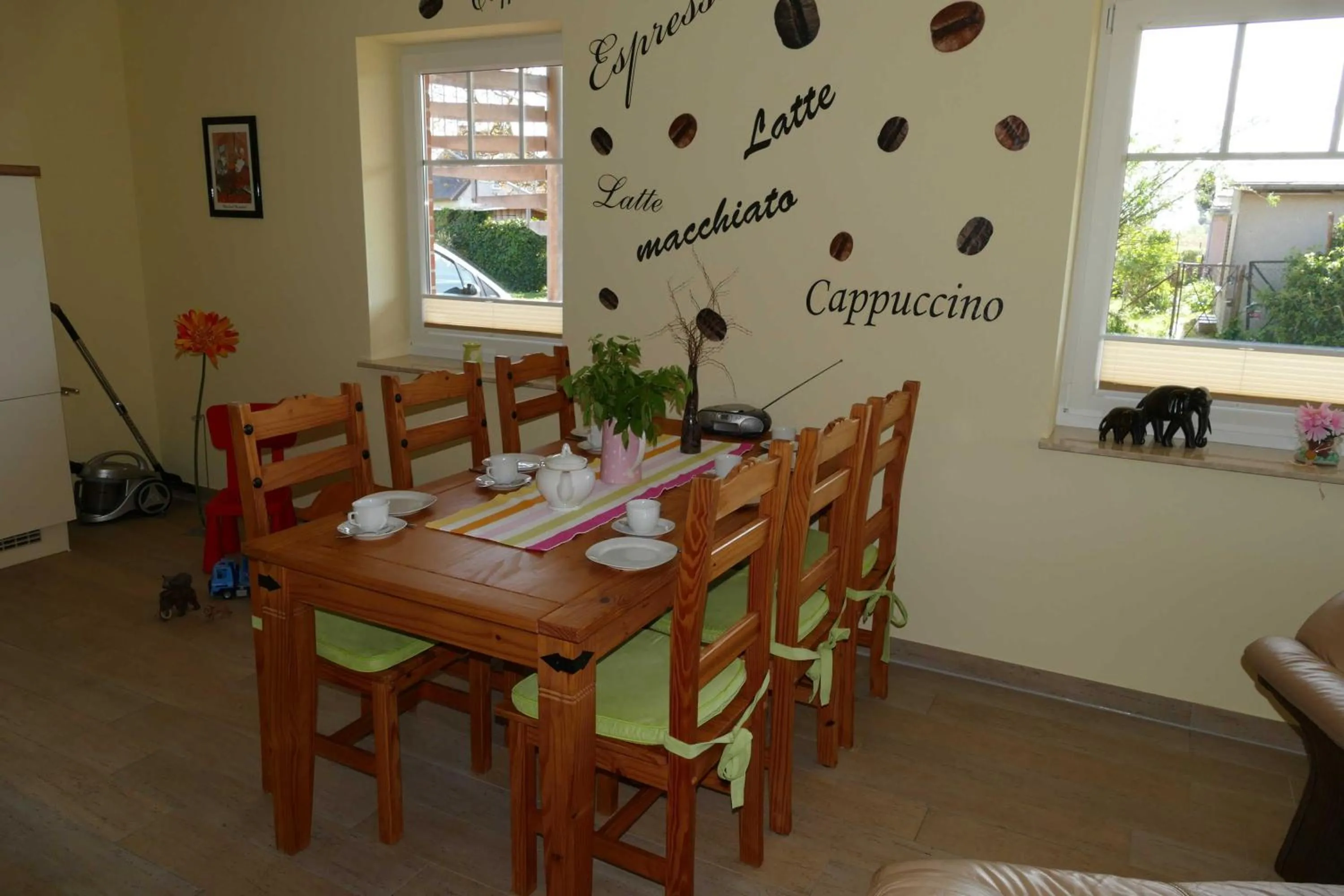 Dining area in Haus am Deich Feriendomizil mit Terrasse