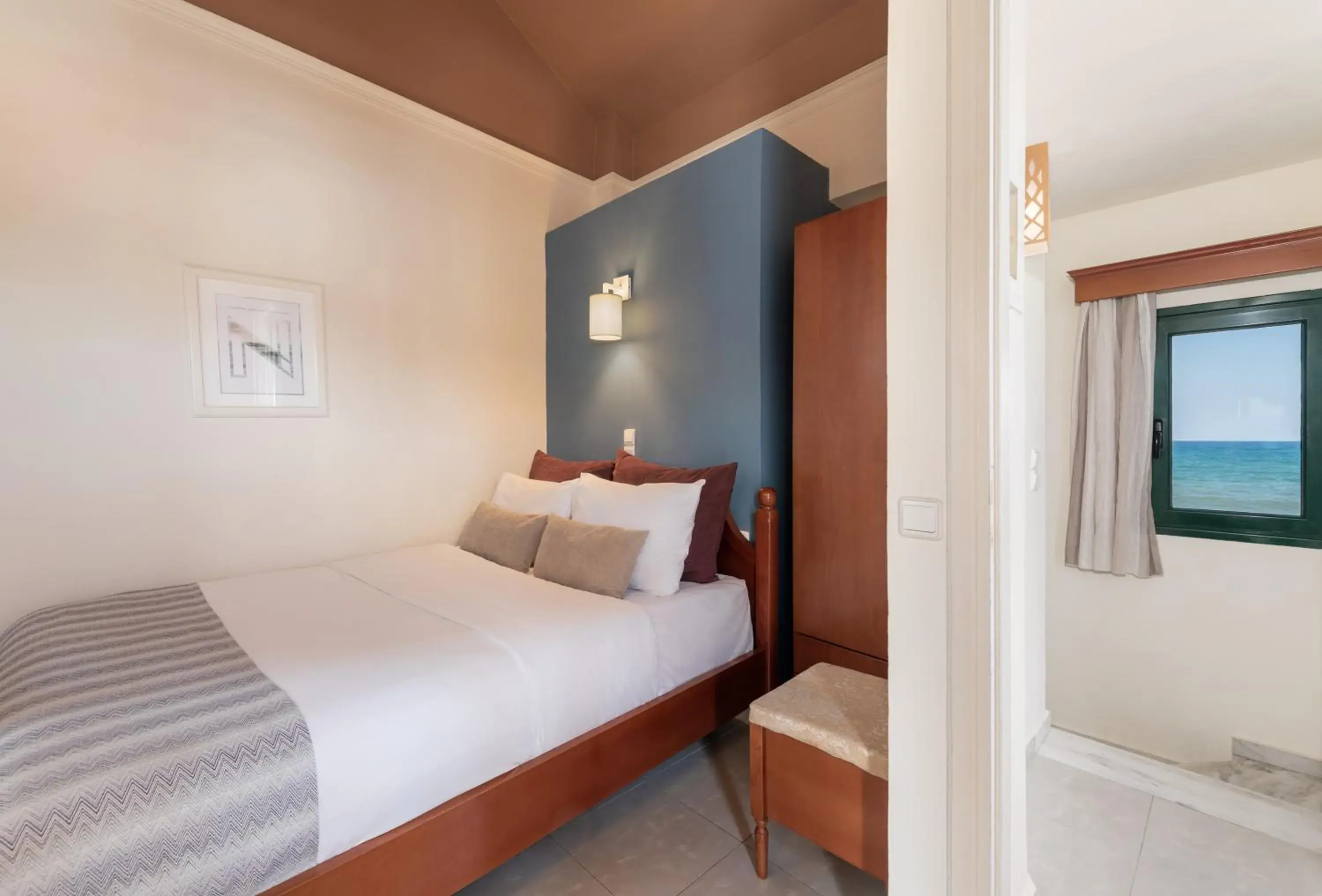 Two-Bedroom Apartment with Private Pool in Caldera Bay Two-Bedroom Apartment with Private Pool in Caldera Bay