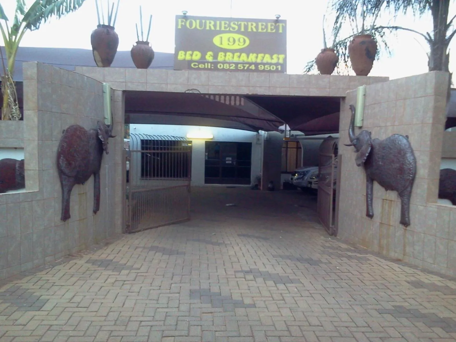 Entertainment in Fouriestreet 199 Bed and Breakfast