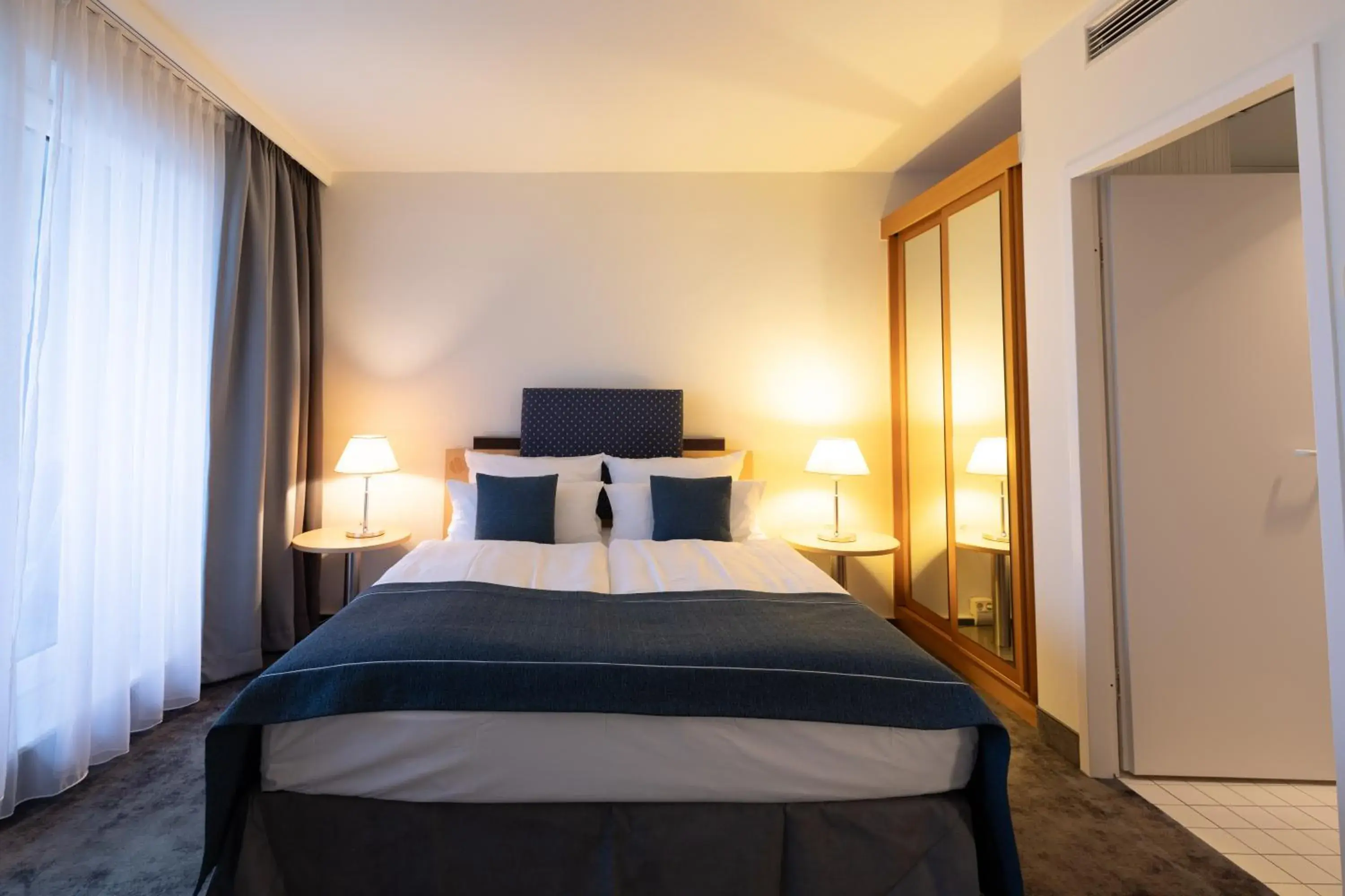 Deluxe Double Room in Garner Hotel Rüsselsheim by IHG Deluxe Double Room in Garner Hotel Rüsselsheim by IHG