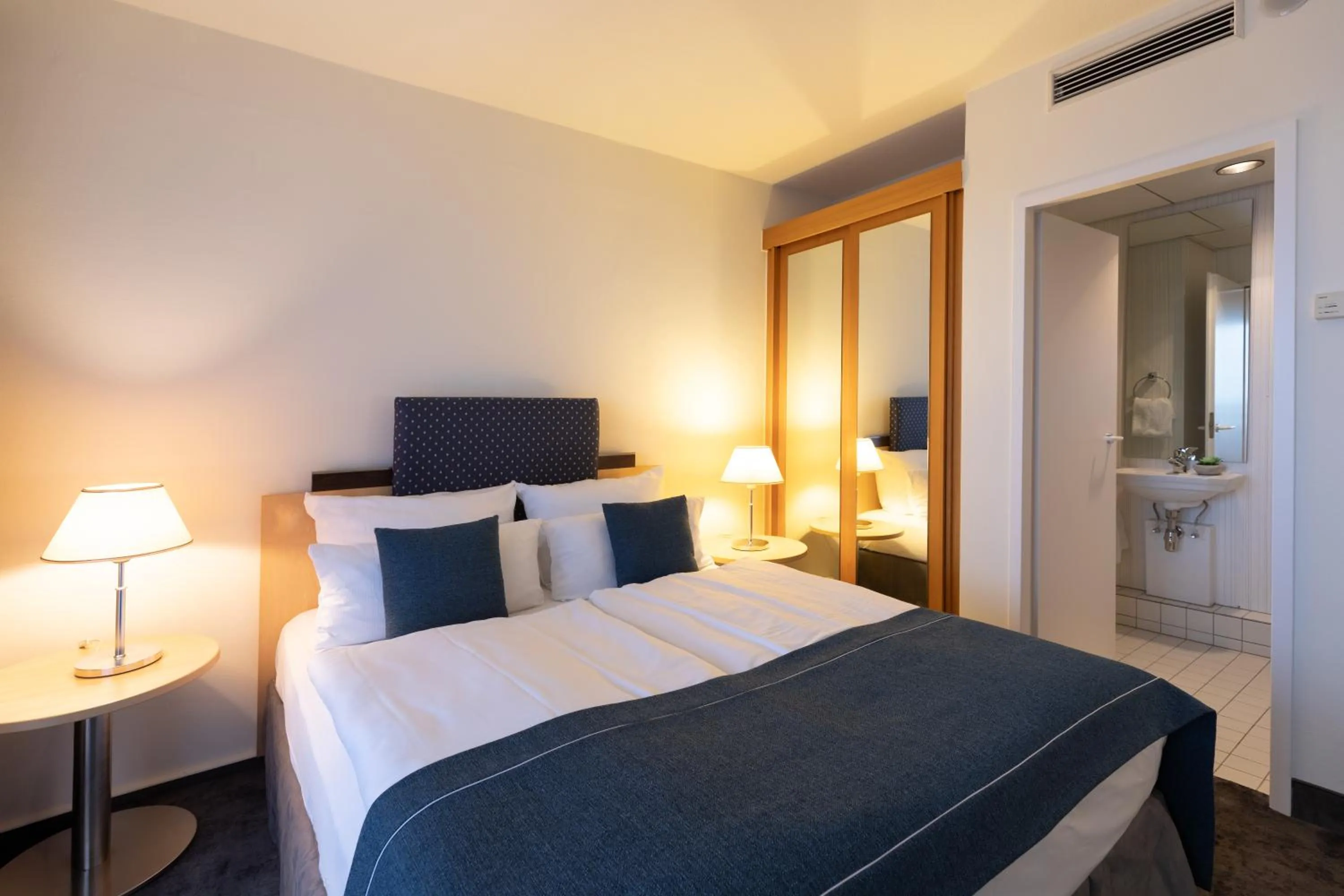 Bed in Garner Hotel Rüsselsheim by IHG