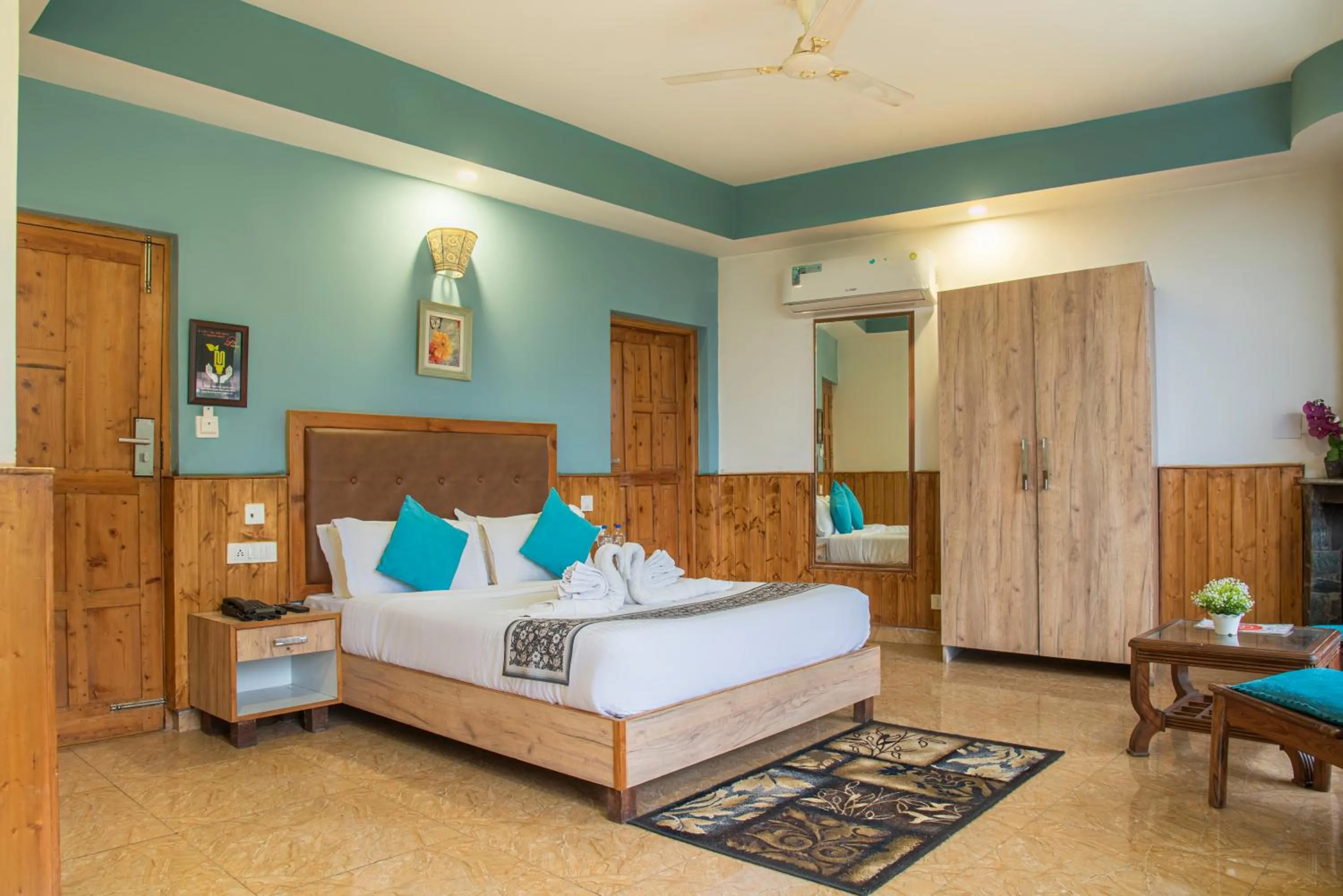 Photo of the whole room, Bed in Nandini Villa Dharamshala