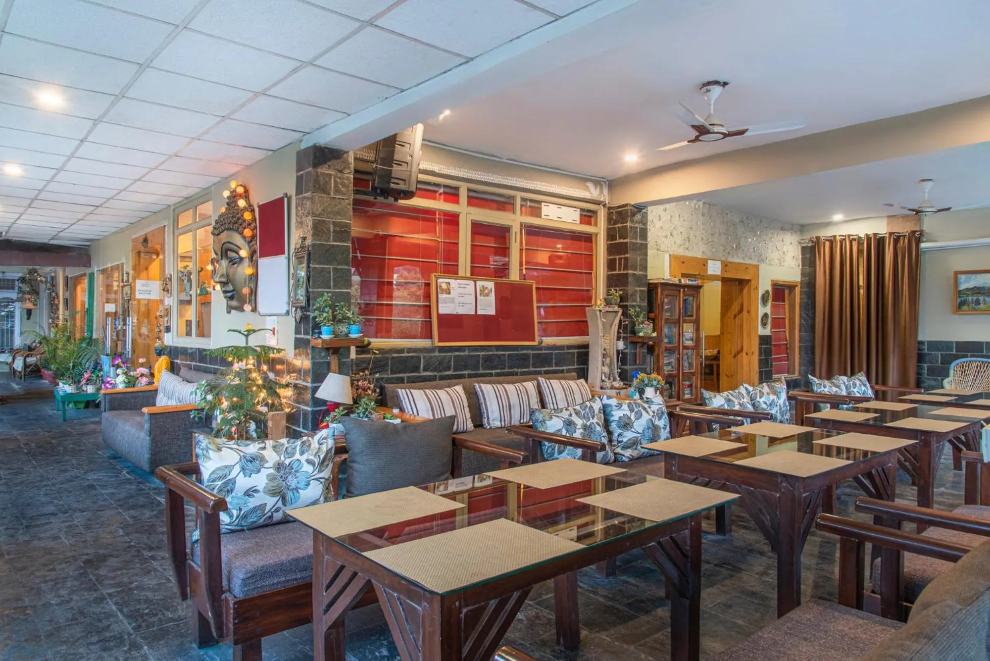Restaurant/places to eat in Nandini Villa Dharamshala