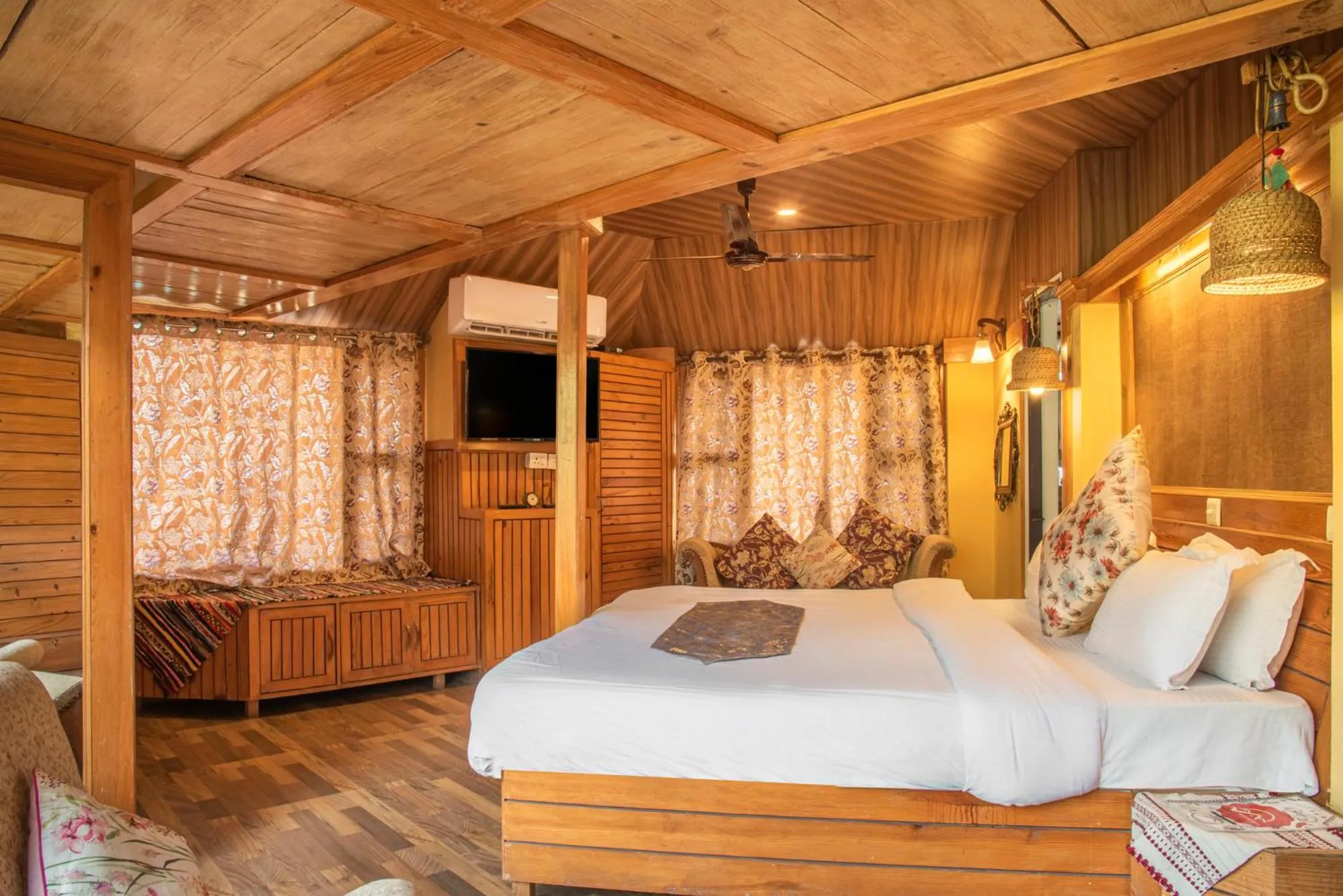 Photo of the whole room, Bed in Nandini Villa Dharamshala