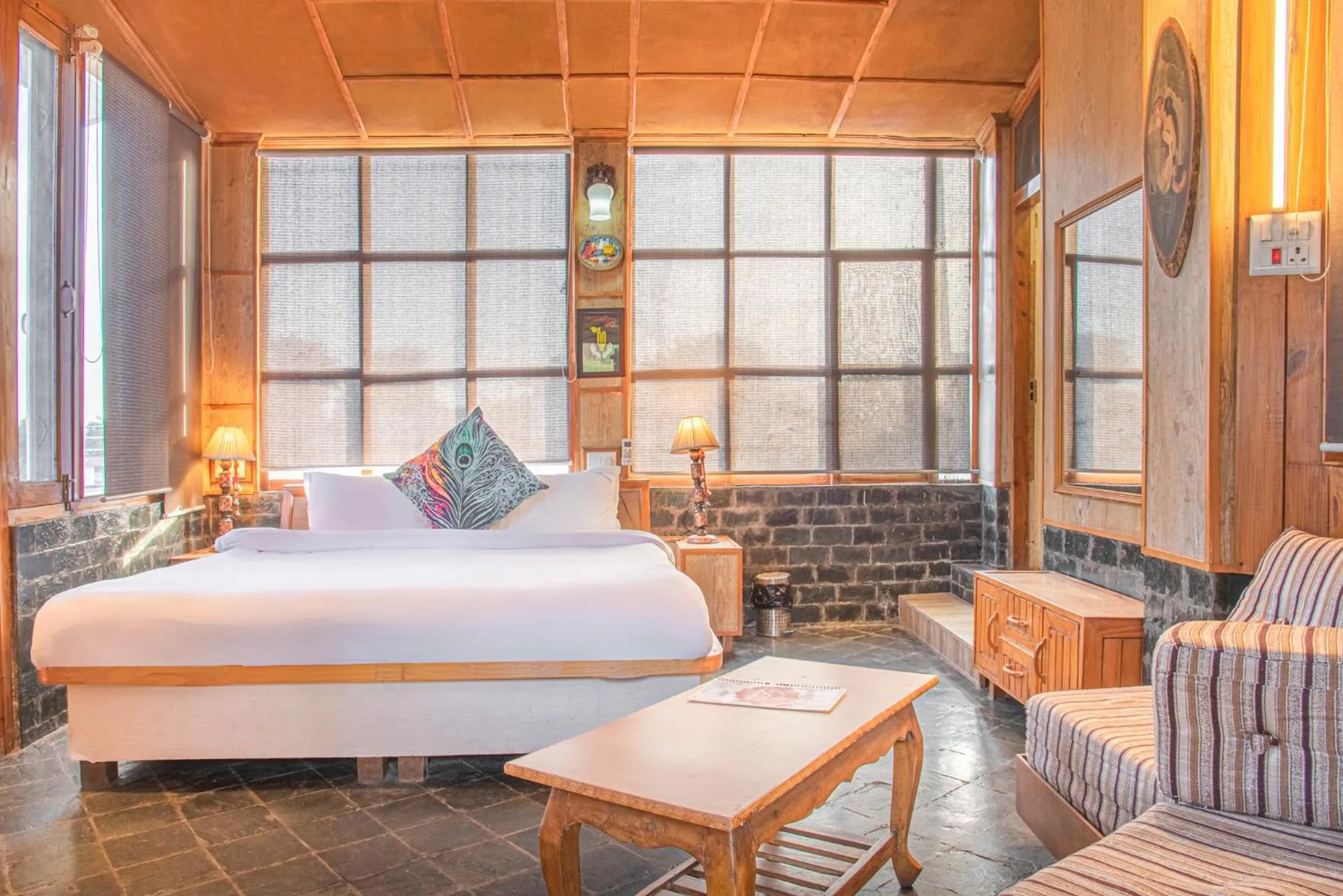 Balcony/Terrace, Bed in Nandini Villa Dharamshala