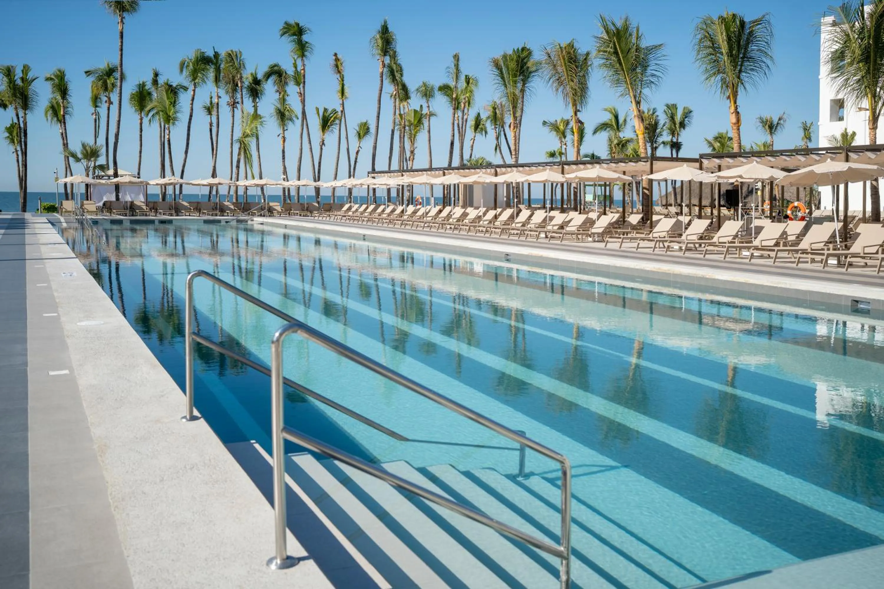 Swimming pool in Riu Jalisco - All Inclusive