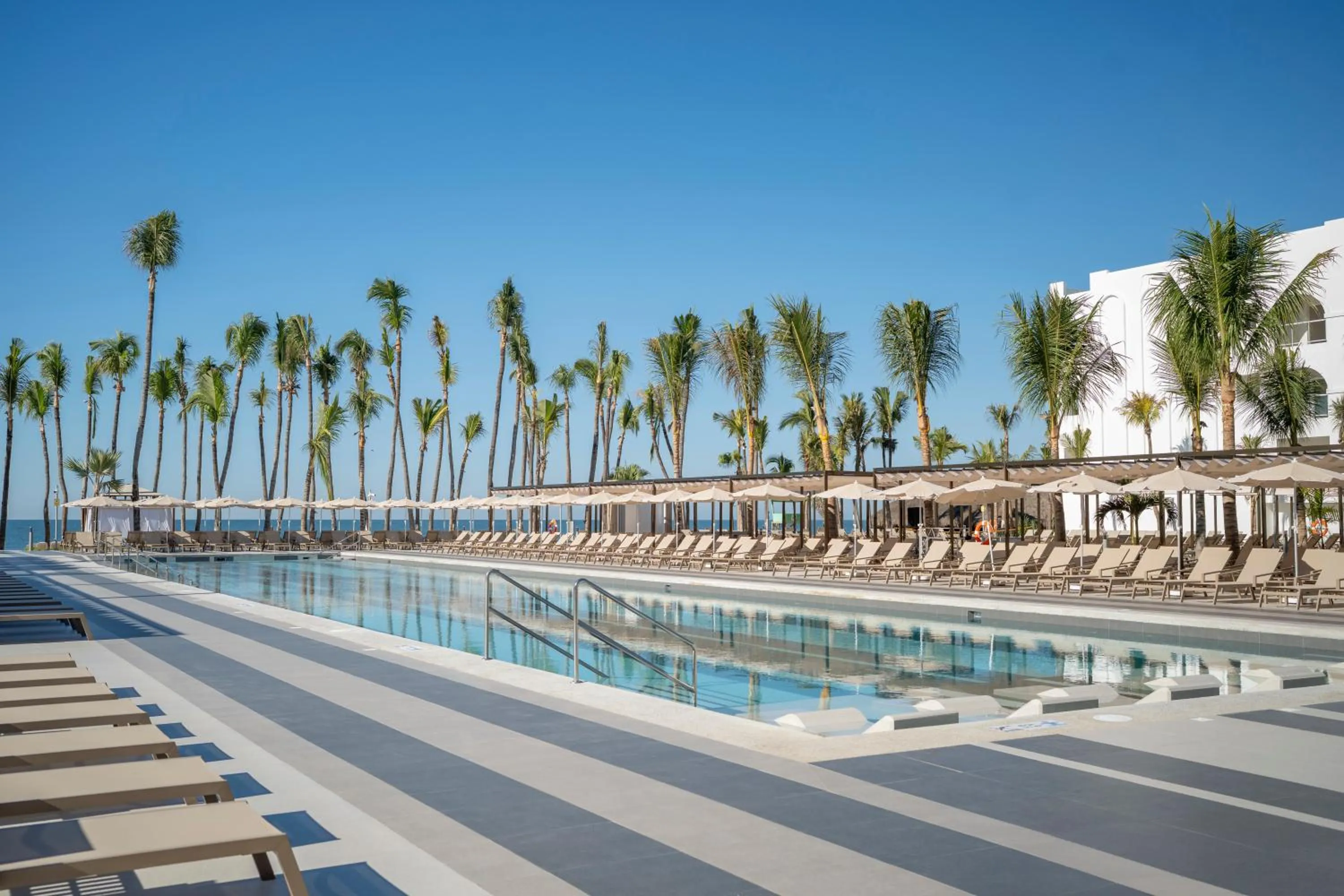 Swimming pool in Riu Jalisco - All Inclusive