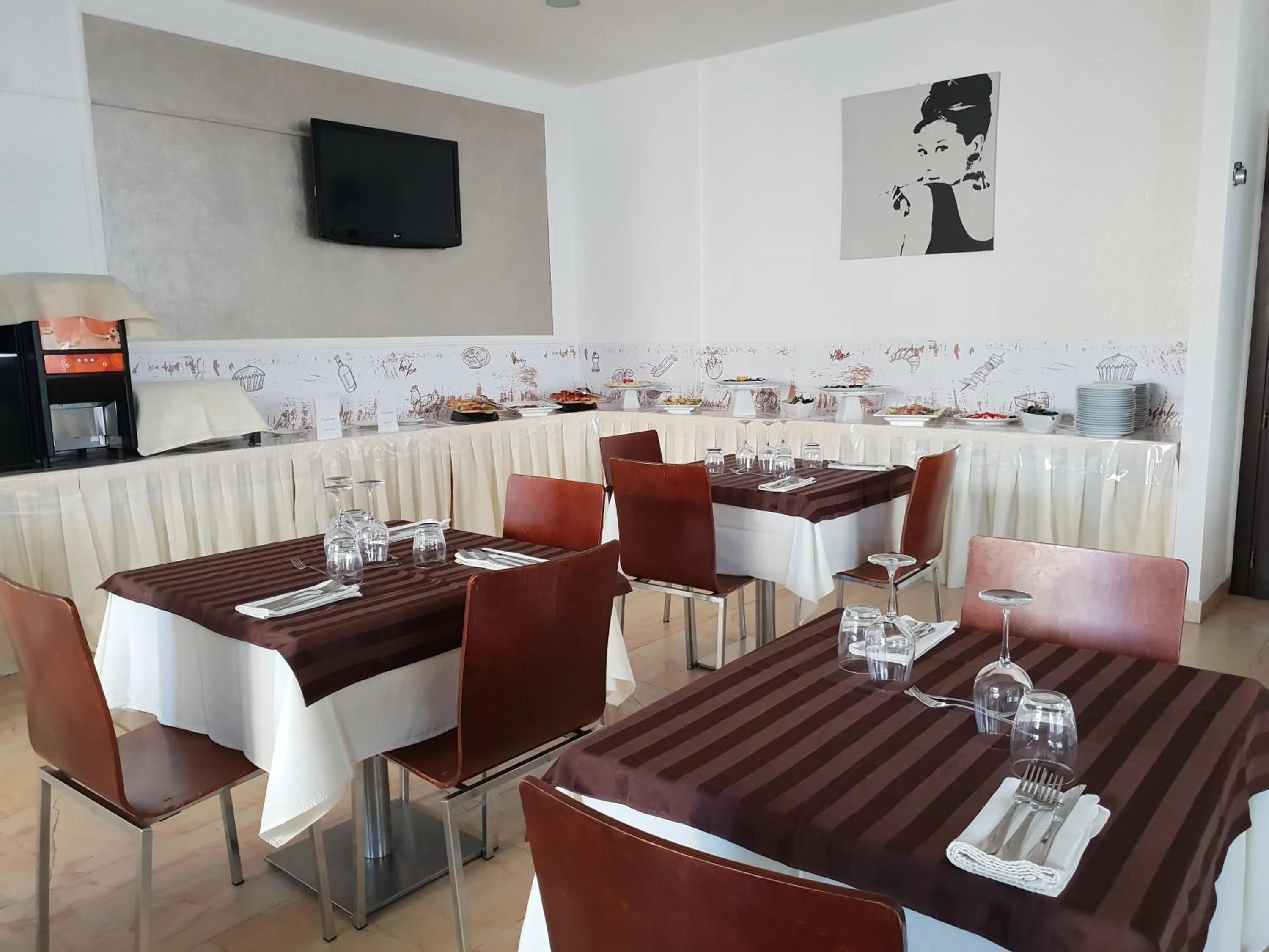 Restaurant/places to eat in HOTEL DIAMANTE