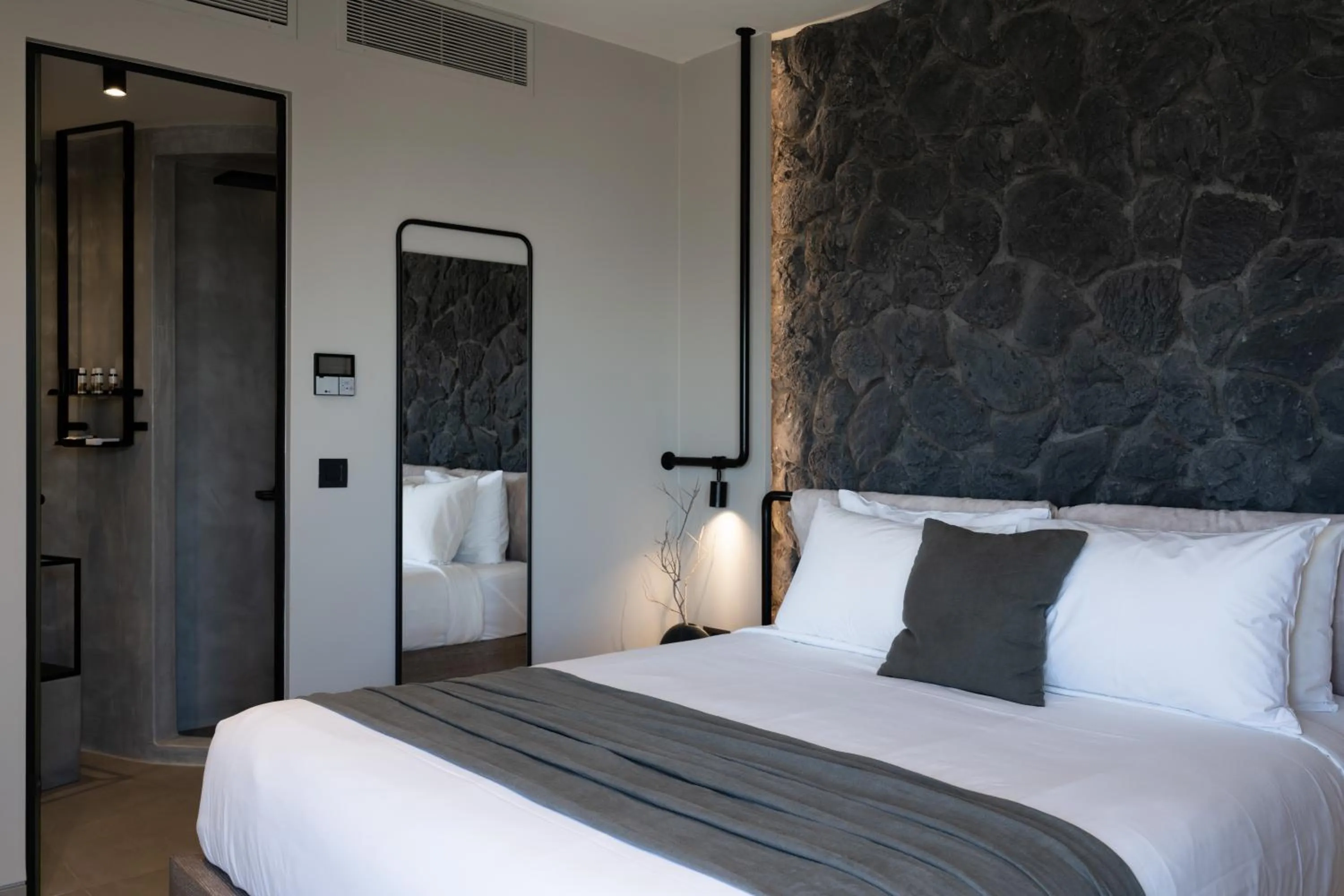 Shower, Bed in Apikia Santorini