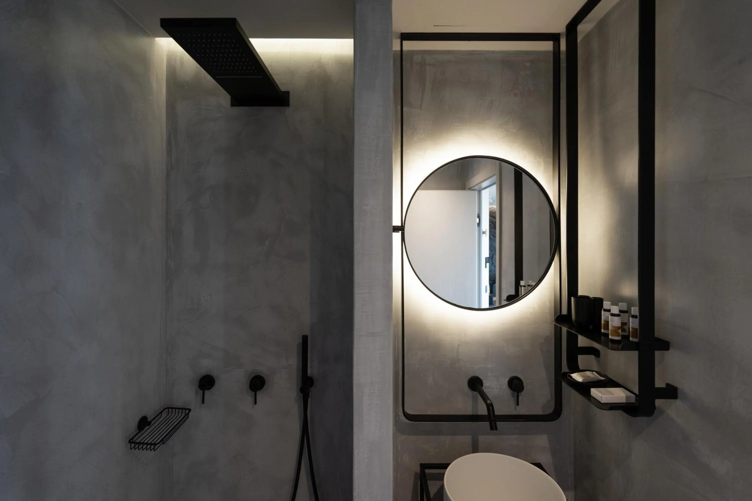 Shower in Apikia Santorini