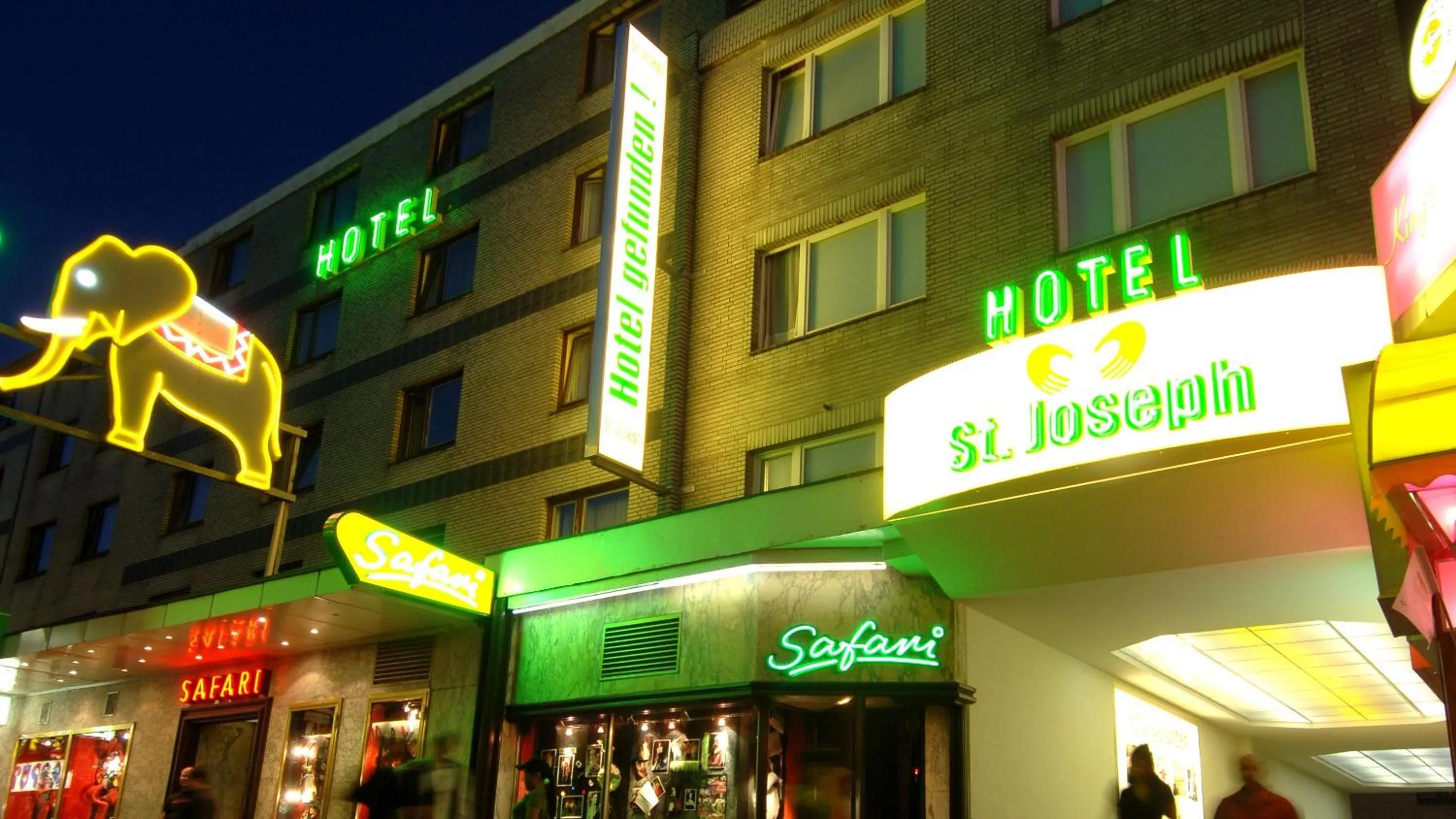 Facade/entrance in St.Joseph Hotel Hamburg - Reeperbahn St.Pauli Kiez
