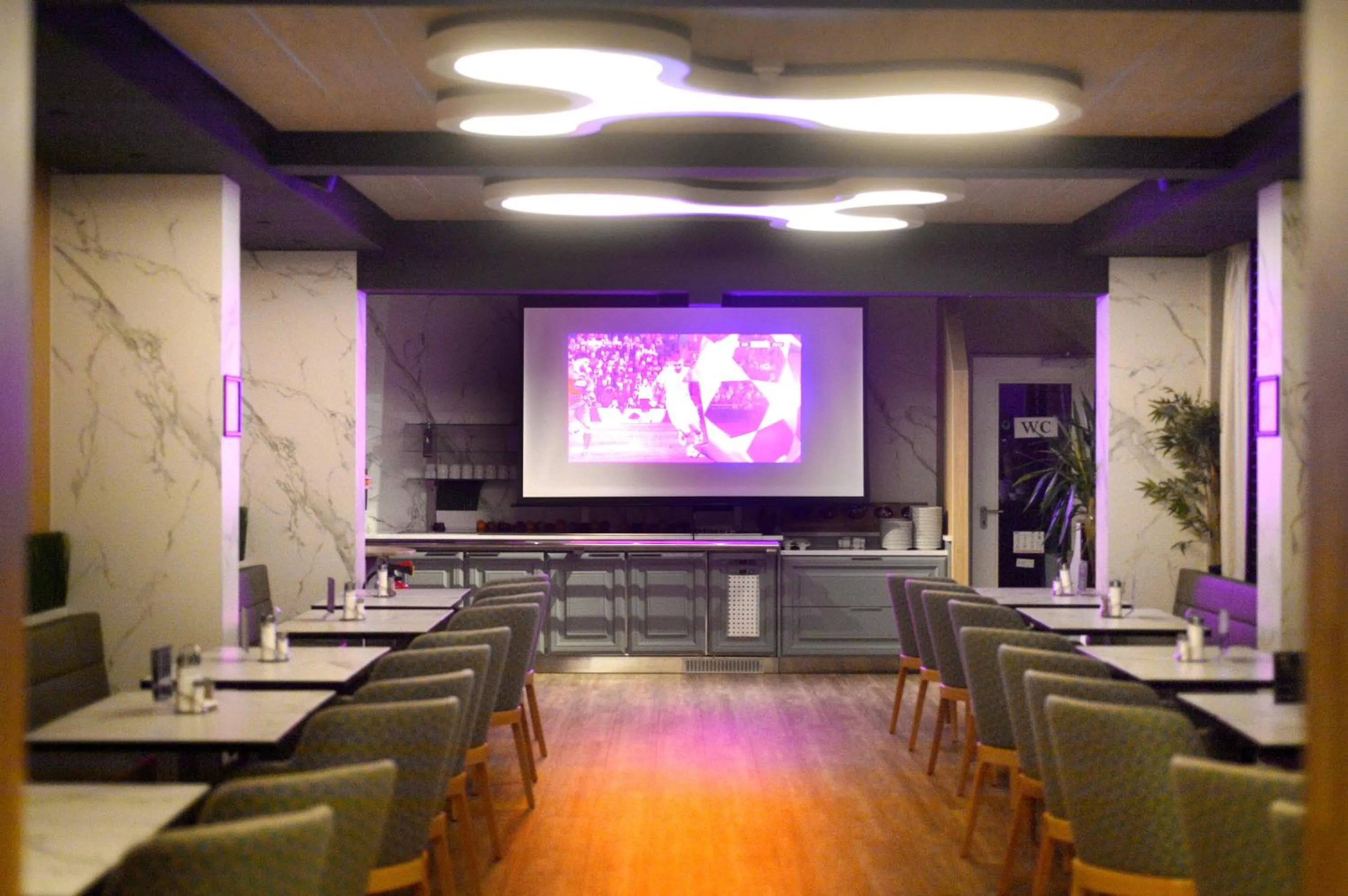 Communal lounge/ TV room in St.Joseph Hotel Hamburg - Reeperbahn St.Pauli Kiez