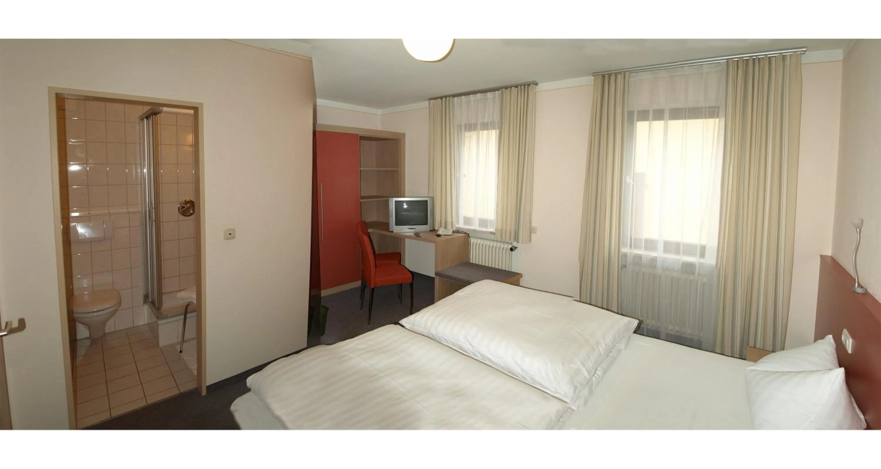 Day, Bed in Gasthof zur Sonne