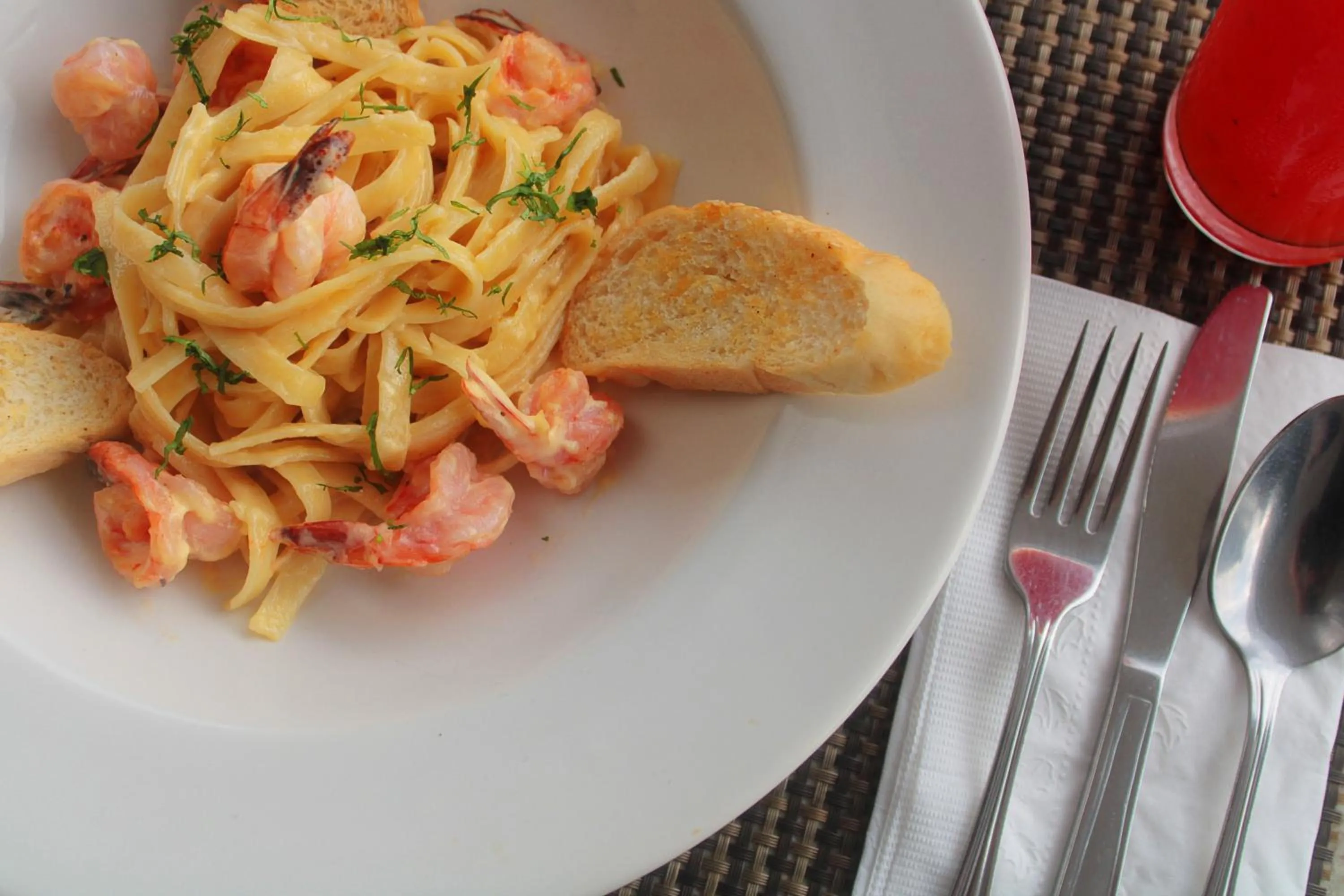 Restaurant/places to eat in Varali Grand Hotel