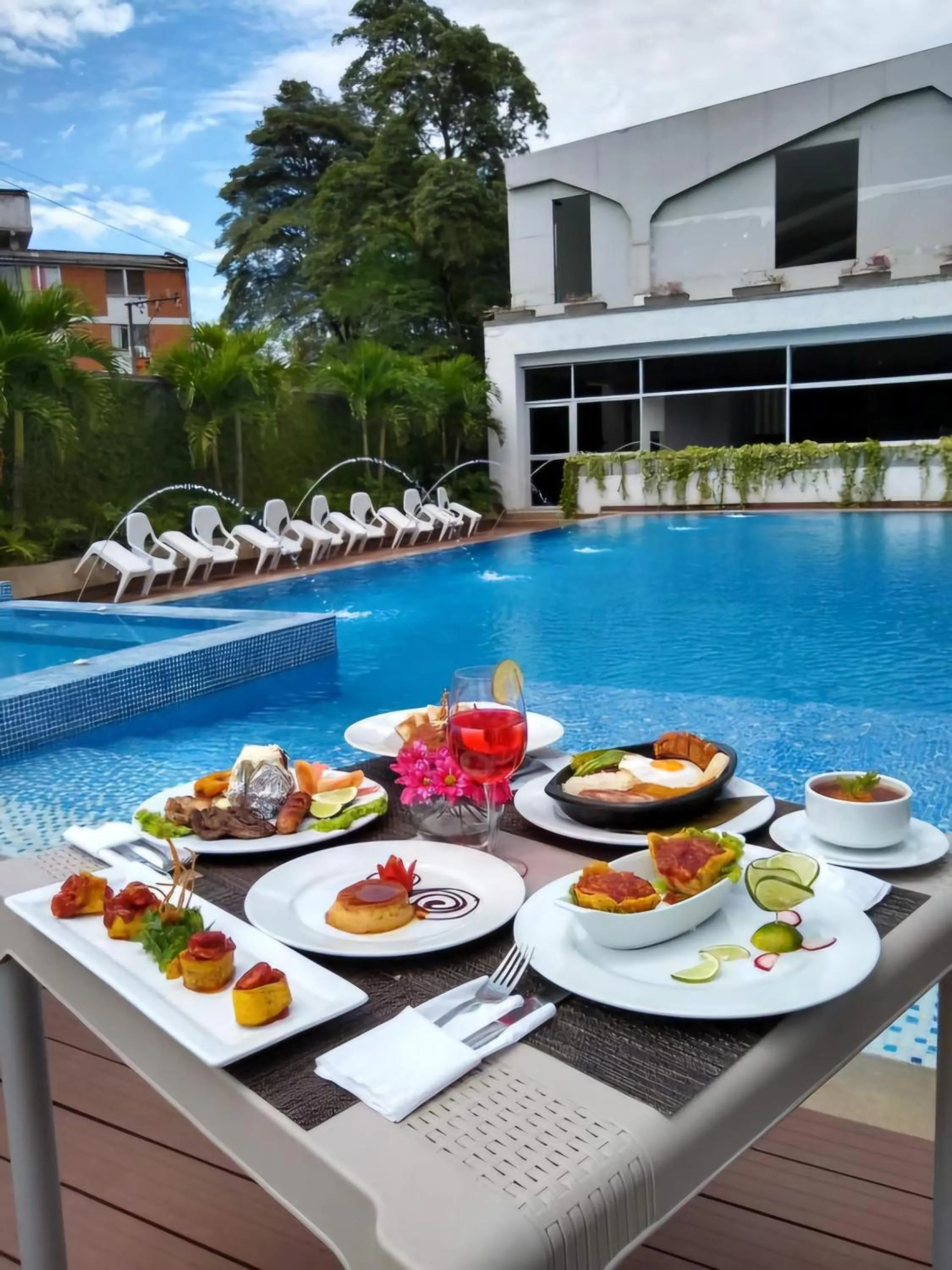 Food and drinks in Hotel Blue 66