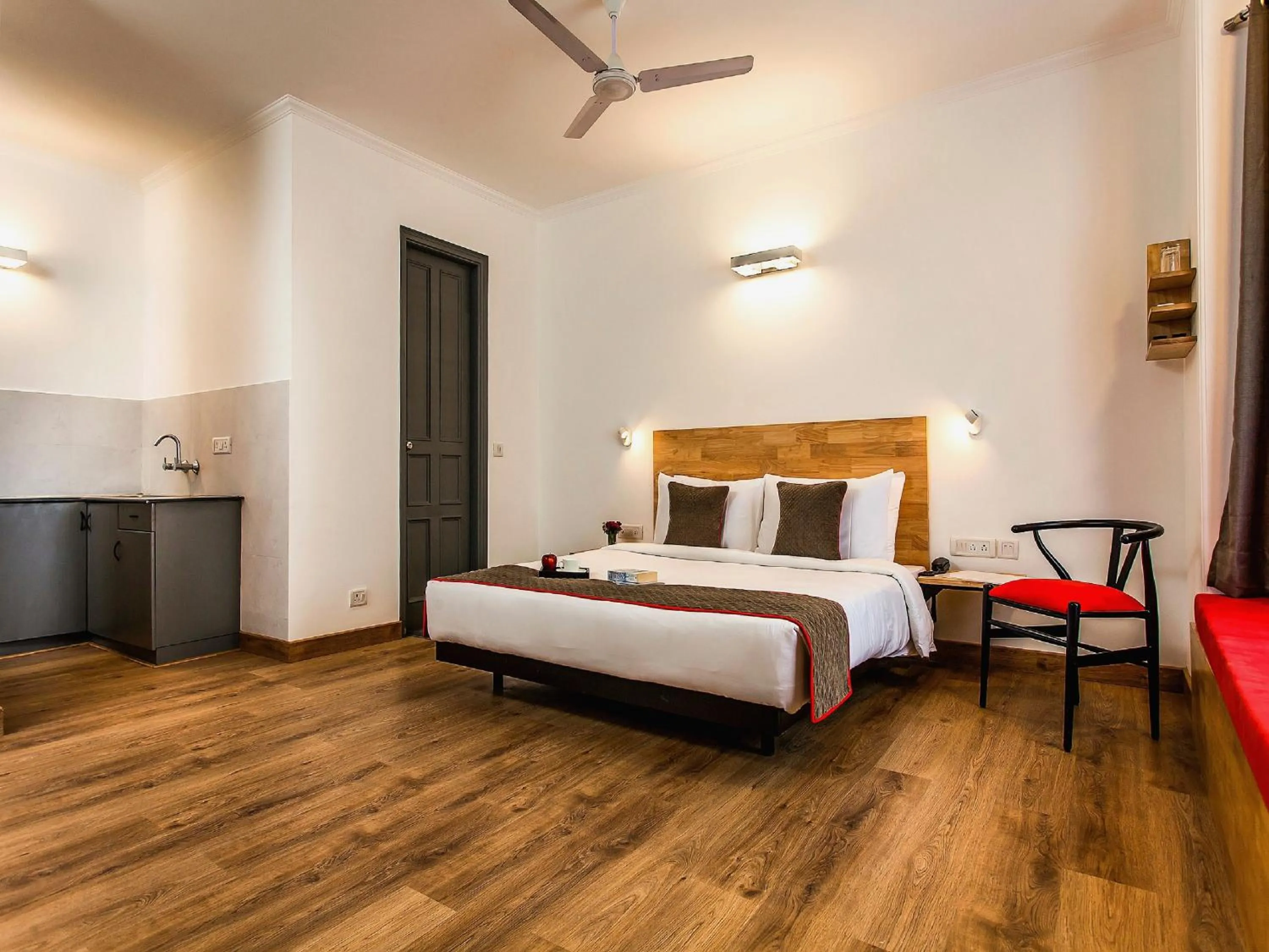 Bedroom, Bed in Super OYO 76438 hotel APS INN