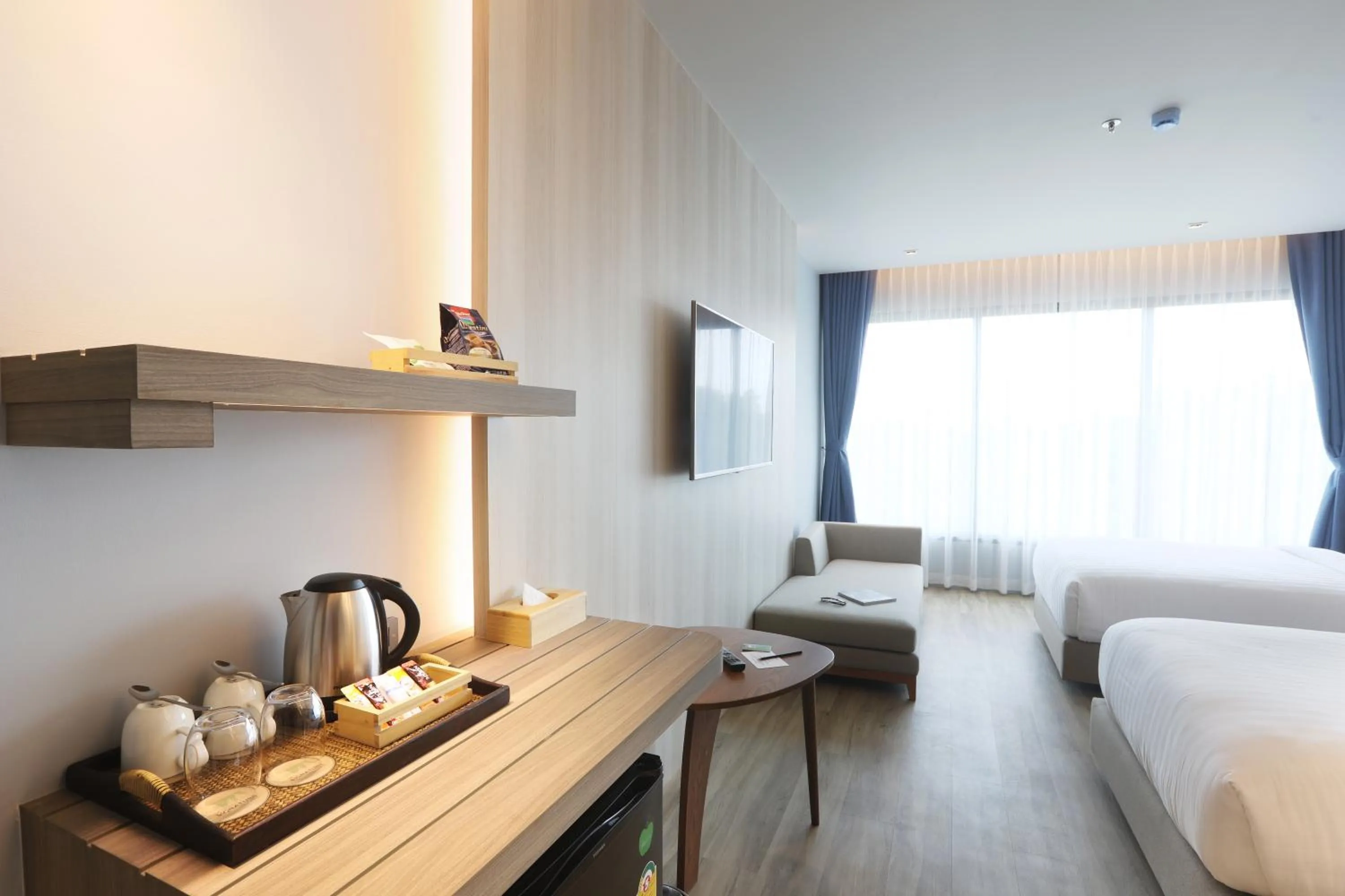 Coffee/tea facilities, Bed in The Signature Hotel Airport