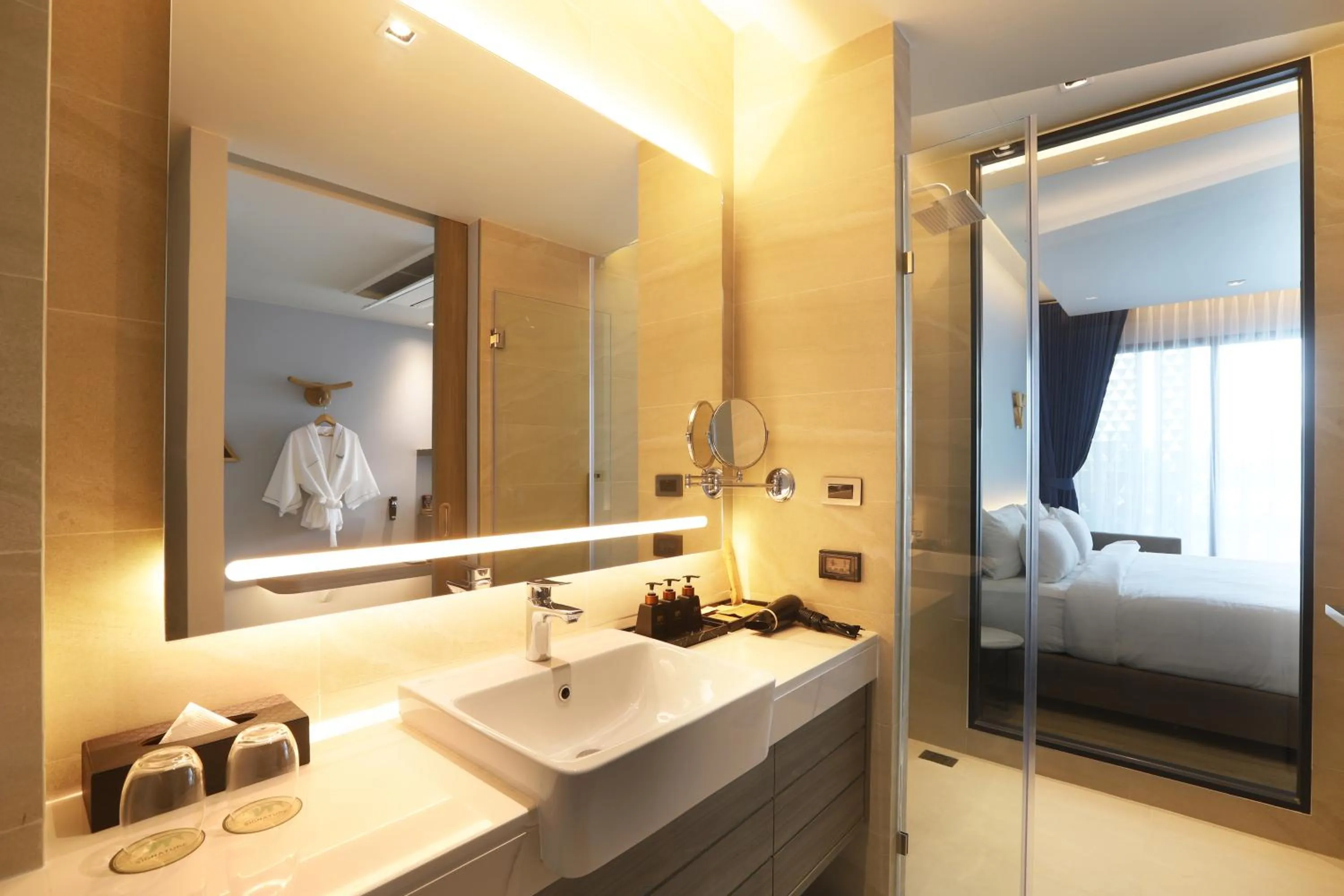 Bathroom, Bed in The Signature Hotel Airport