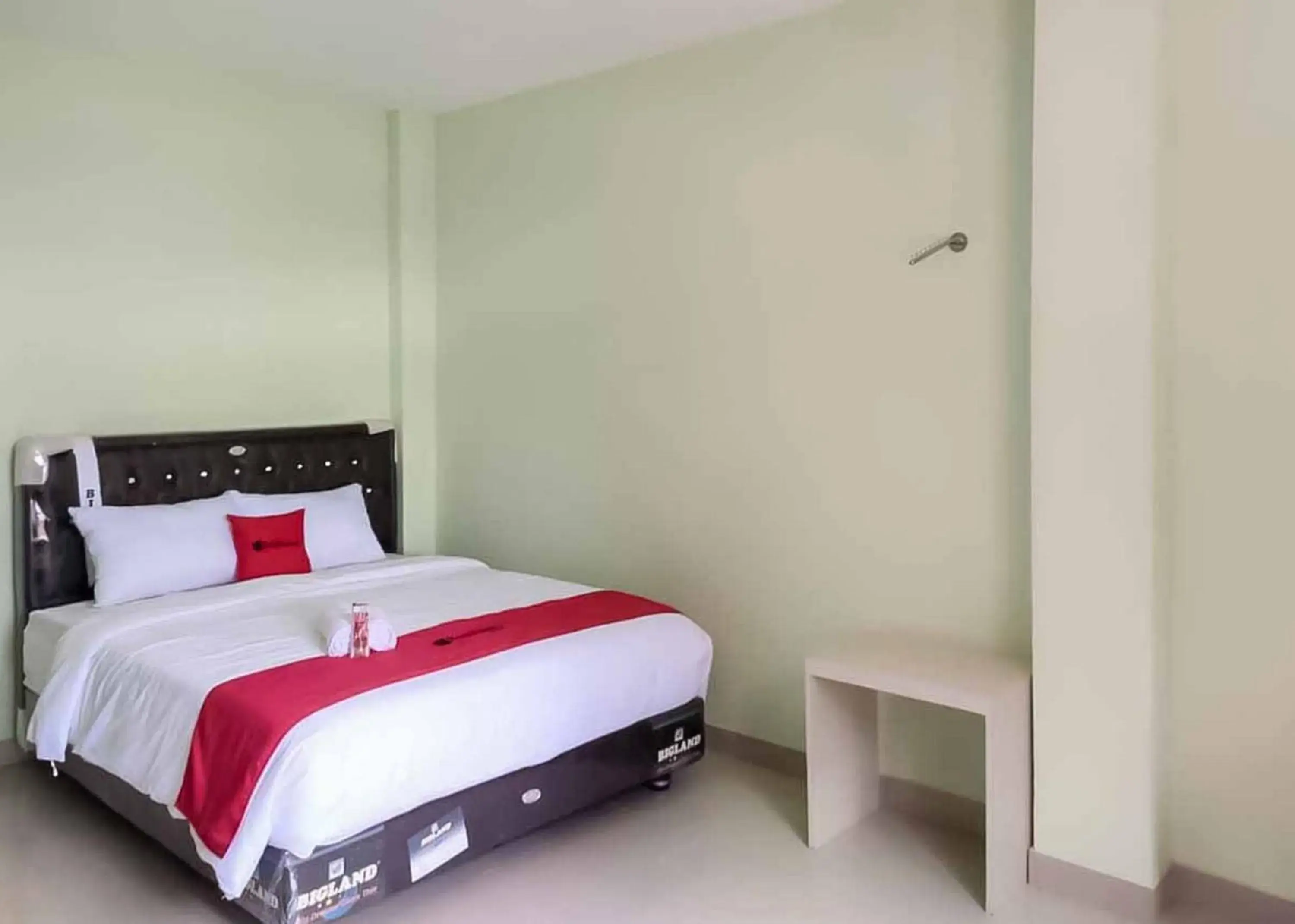Bed in RedDoorz near Taman Wisata Alam Punti Kayu Palembang 2 Bed in RedDoorz near Taman Wisata Alam Punti Kayu Palembang 2