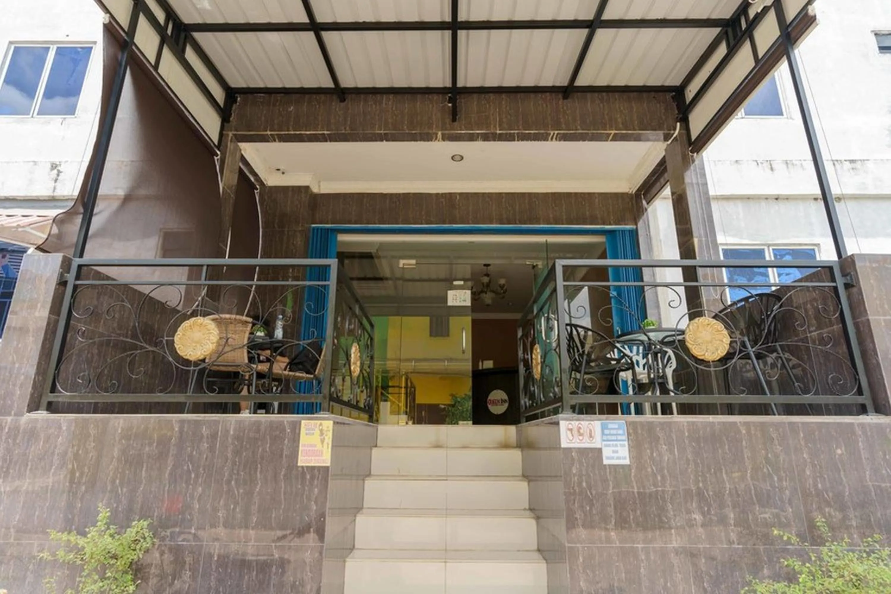 Facade/entrance in Queen Inn Batam RedPartner