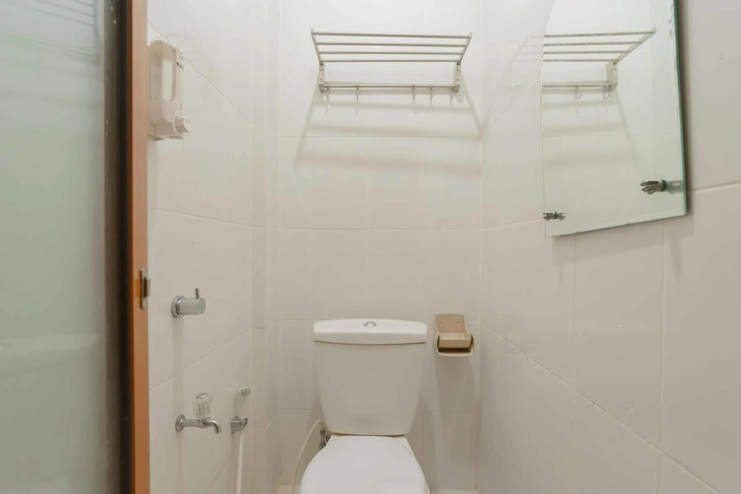 Bathroom in Queen Inn Batam RedPartner