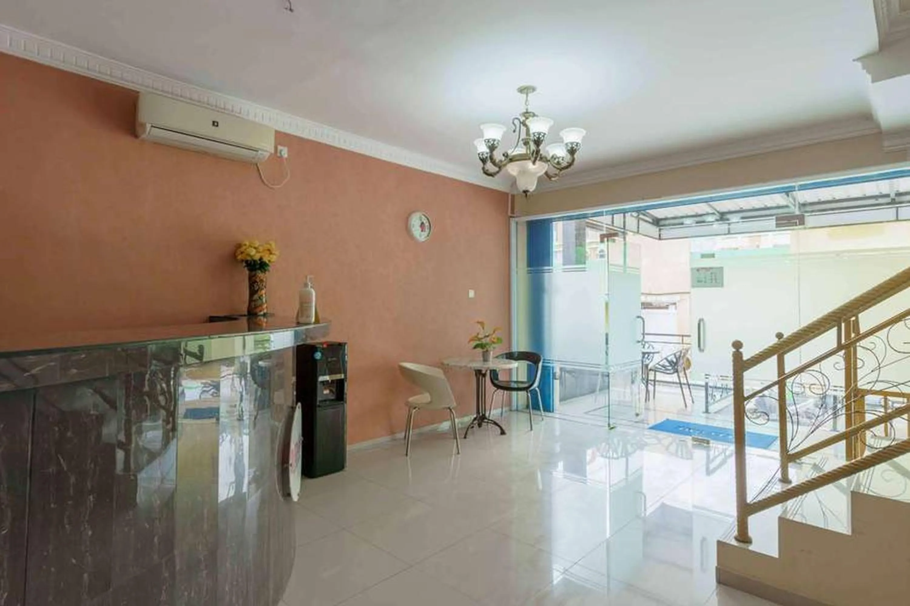 Lobby or reception in Queen Inn Batam RedPartner