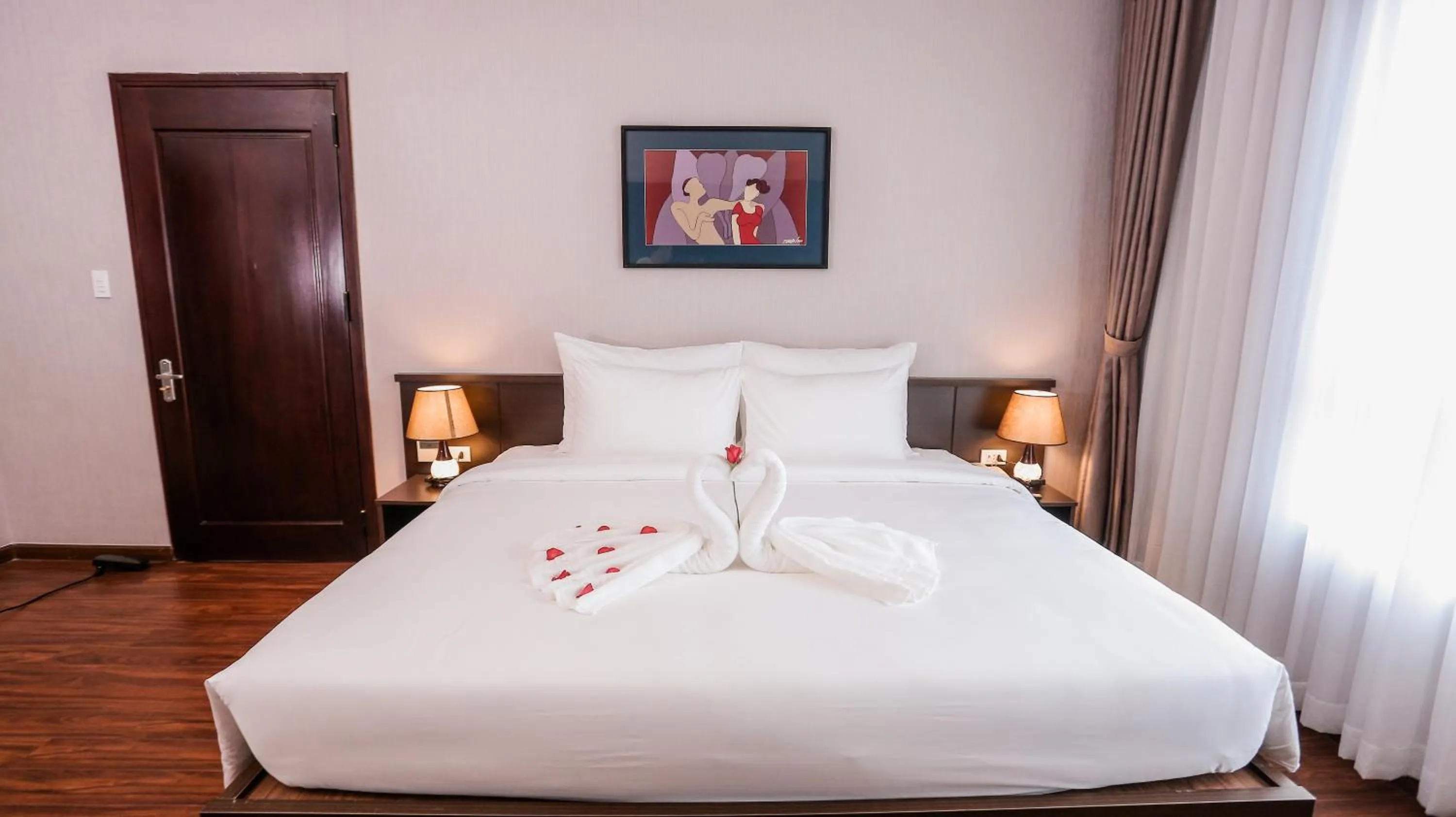 Photo of the whole room, Bed in Elephants Hotel