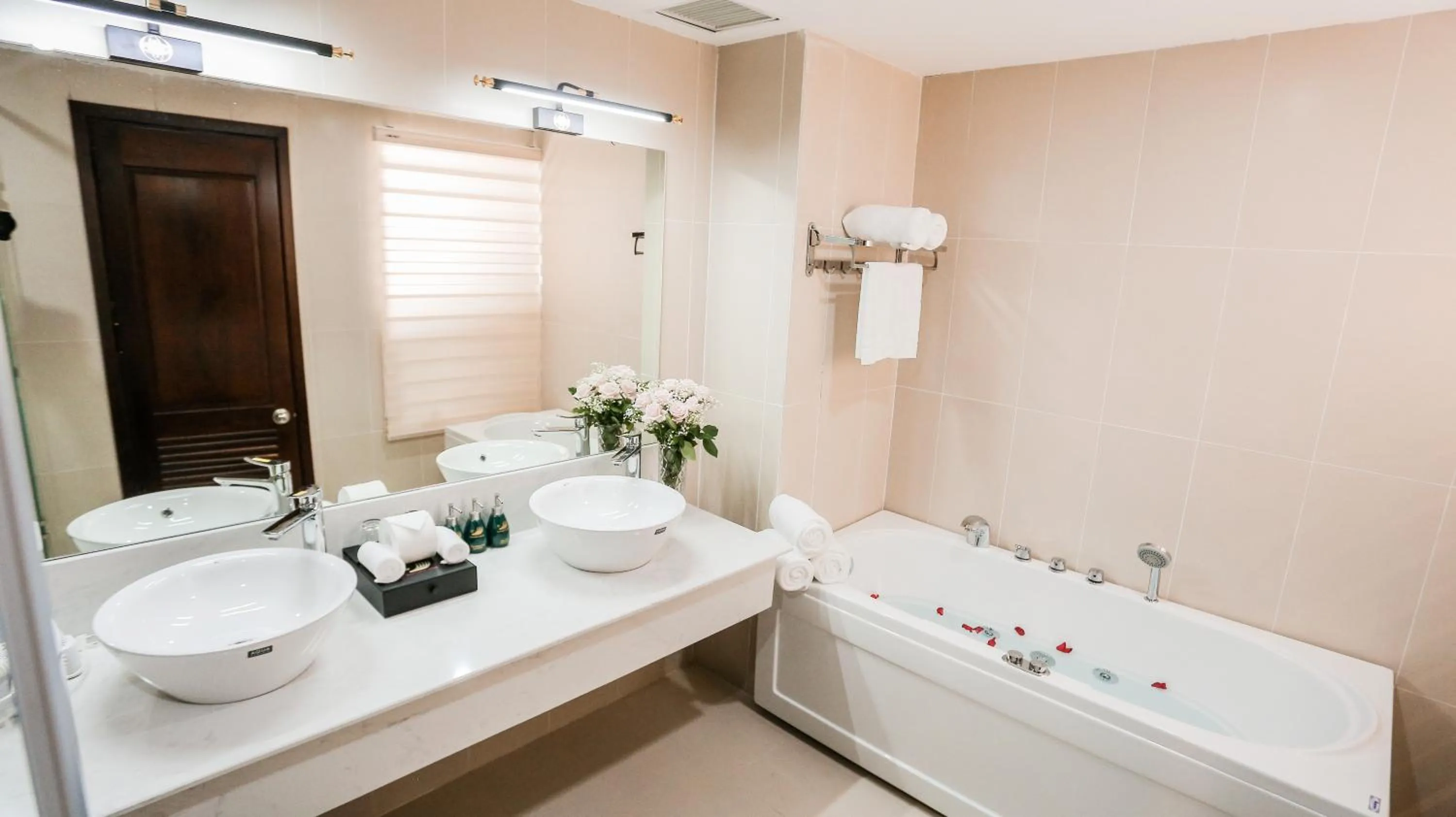 Shower in Elephants Hotel